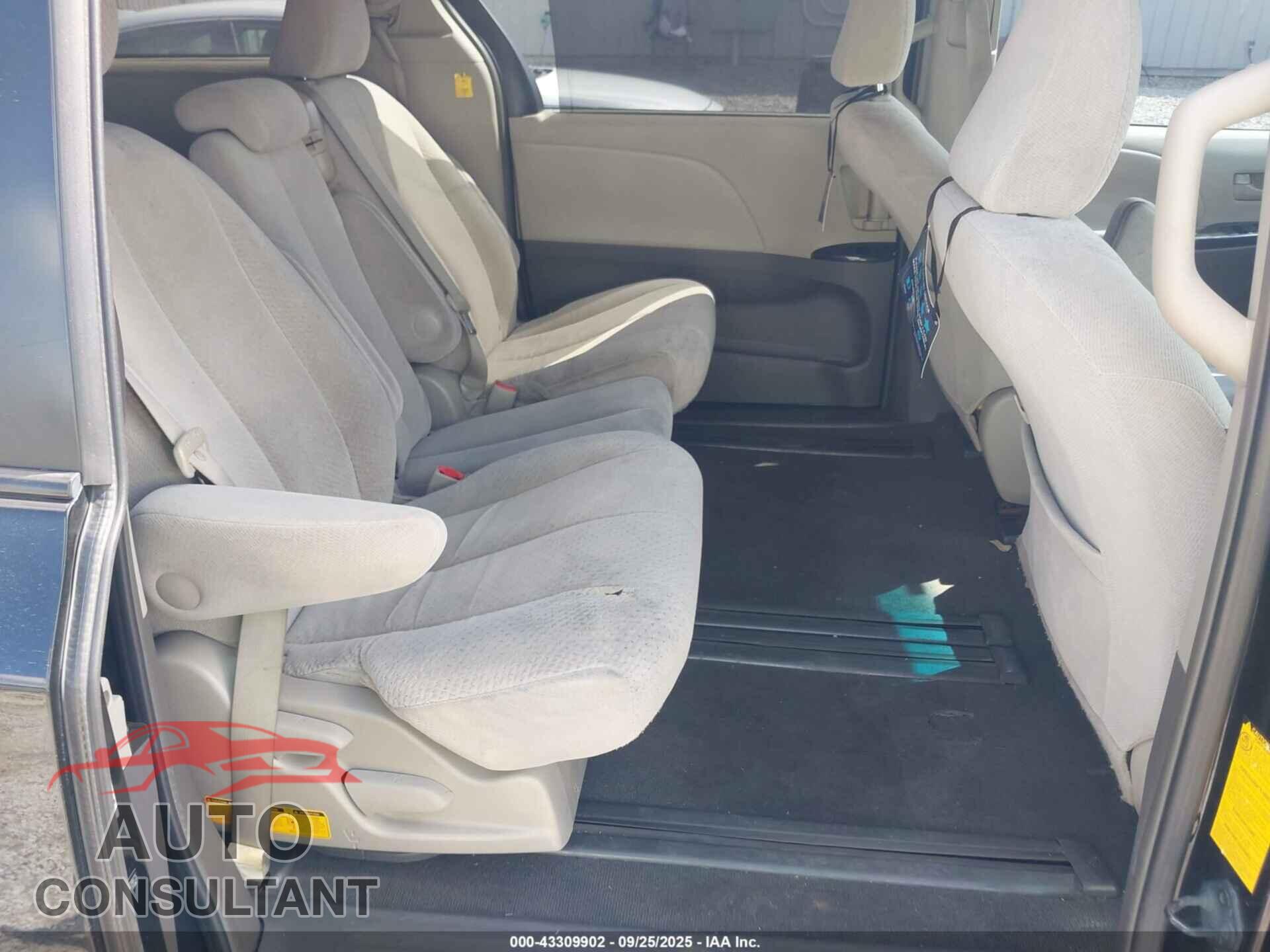 TOYOTA SIENNA 2011 - 5TDKK3DC2BS039875