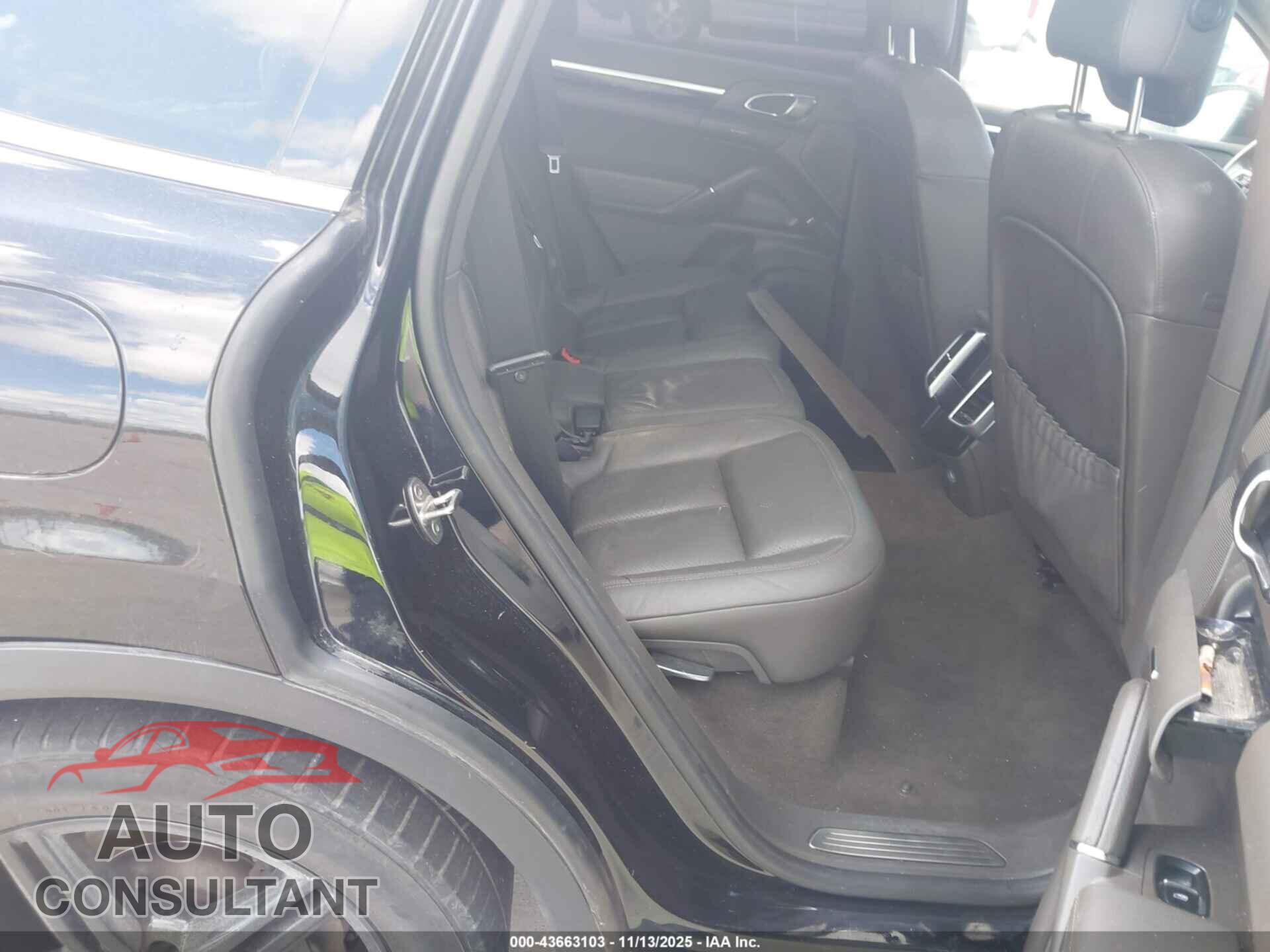 PORSCHE CAYENNE 2016 - WP1AA2A24GKA36171