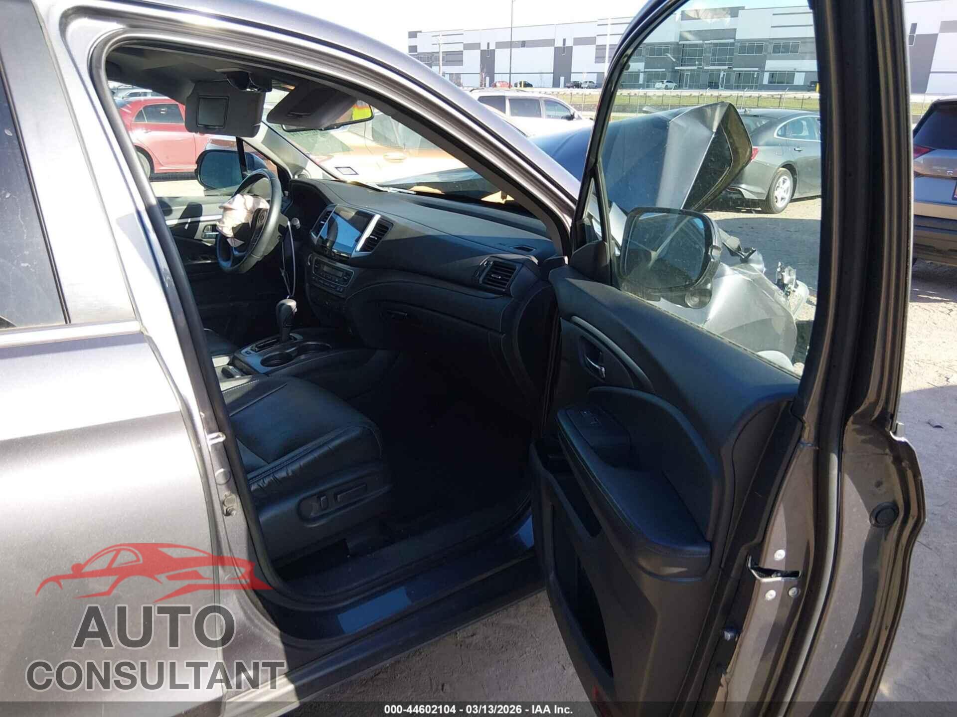 HONDA PILOT 2018 - 5FNYF5H84JB010607