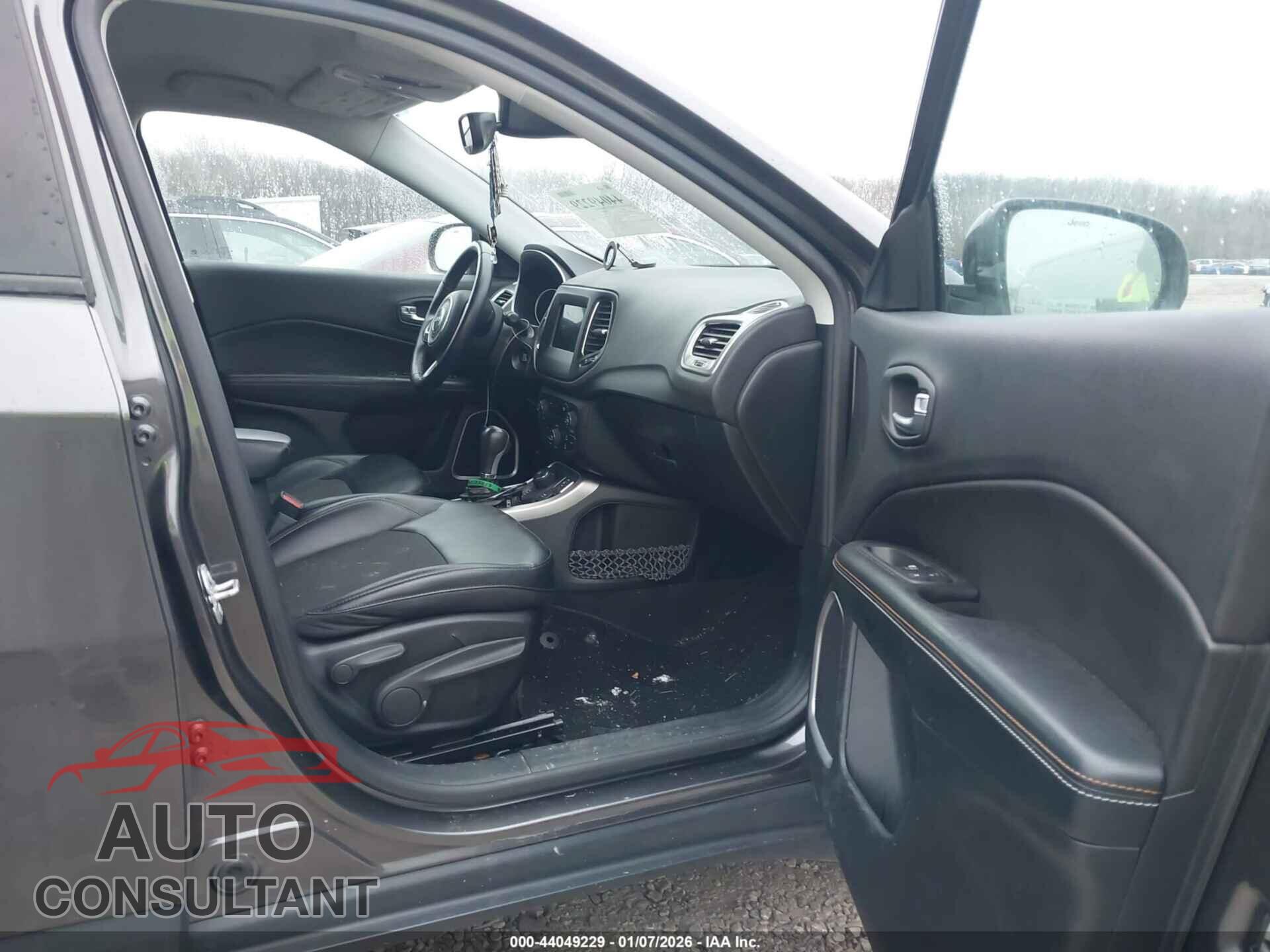 JEEP COMPASS 2018 - 3C4NJDBB6JT142625