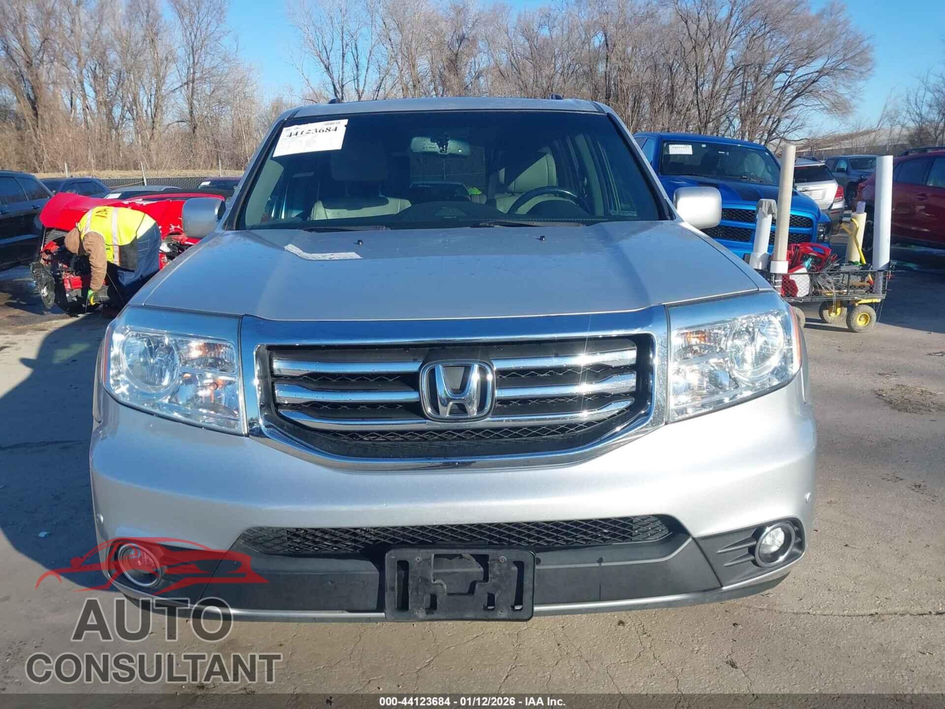 HONDA PILOT 2013 - 5FNYF4H92DB043127