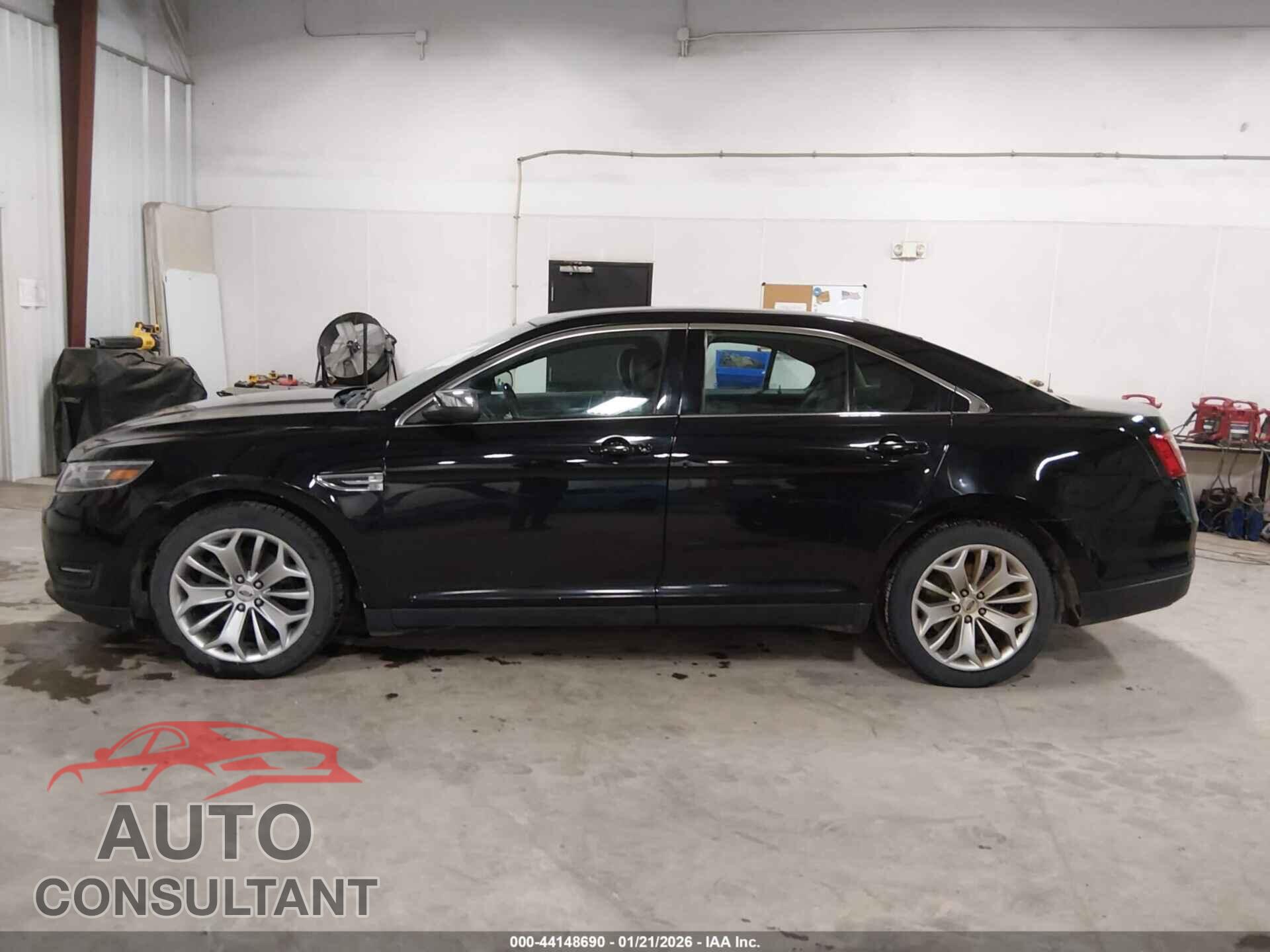 FORD TAURUS 2017 - 1FAHP2F85HG102300
