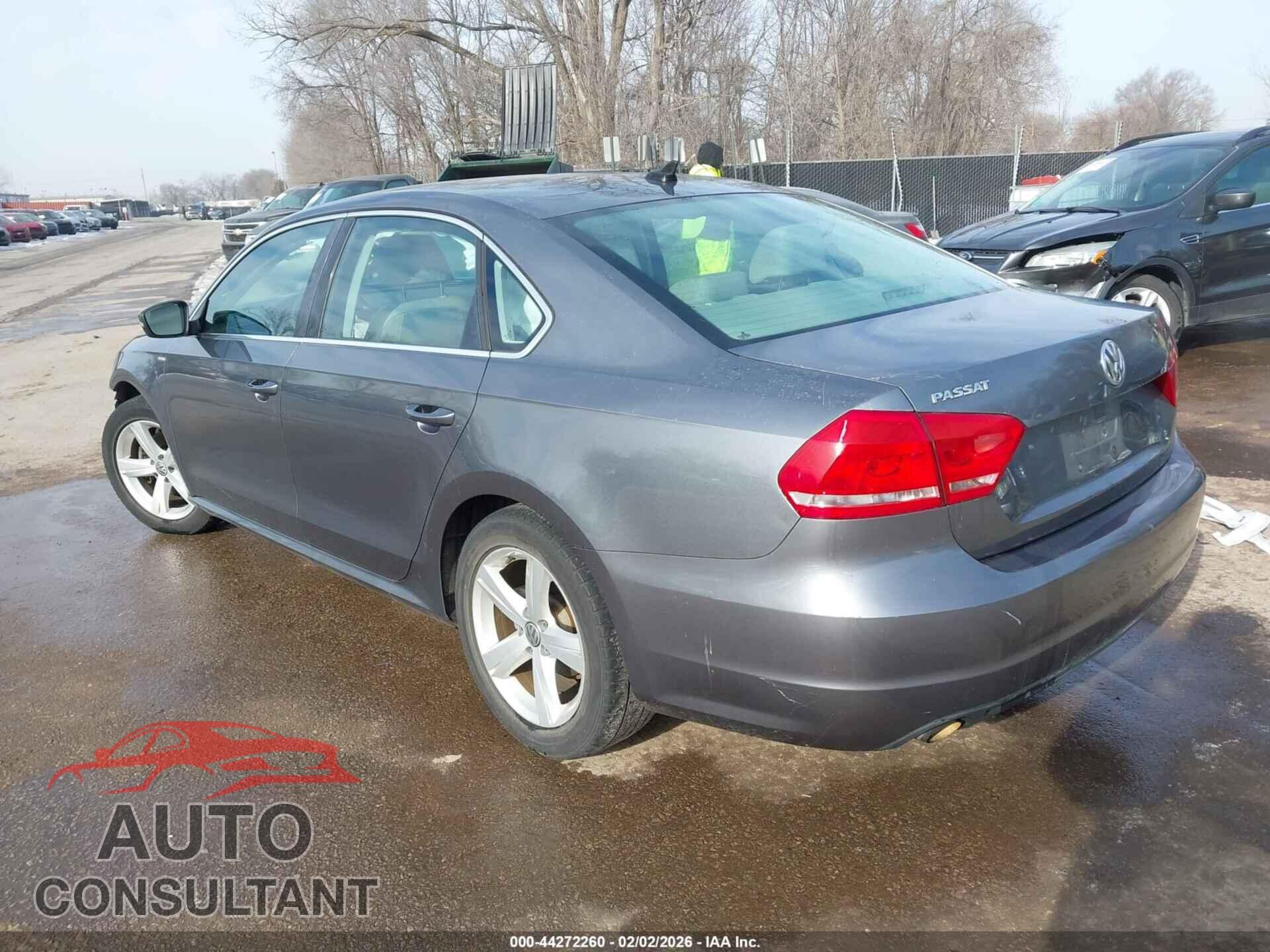 VOLKSWAGEN PASSAT 2014 - 1VWAT7A32EC043920