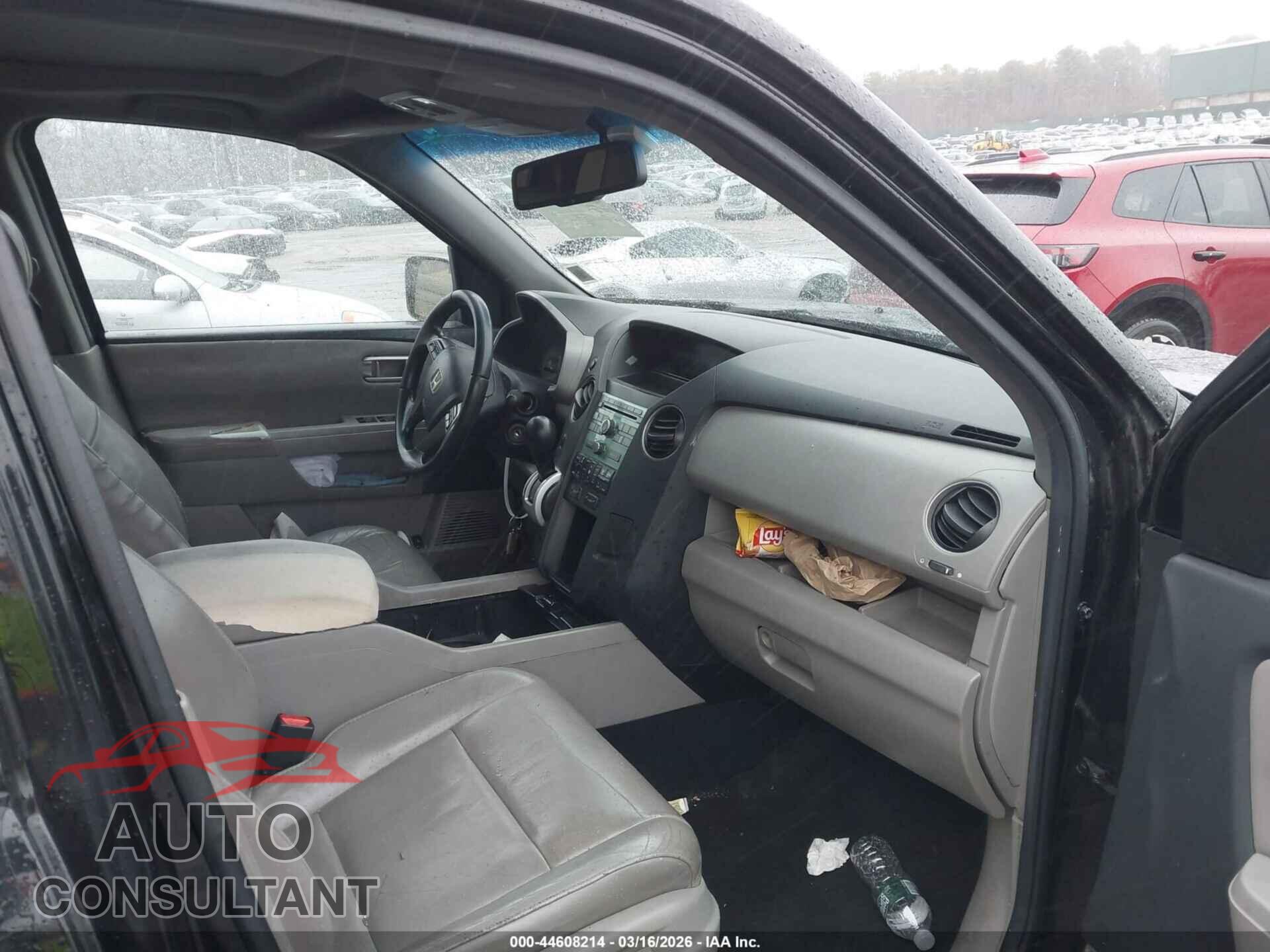 HONDA PILOT 2011 - 5FNYF4H50BB095057