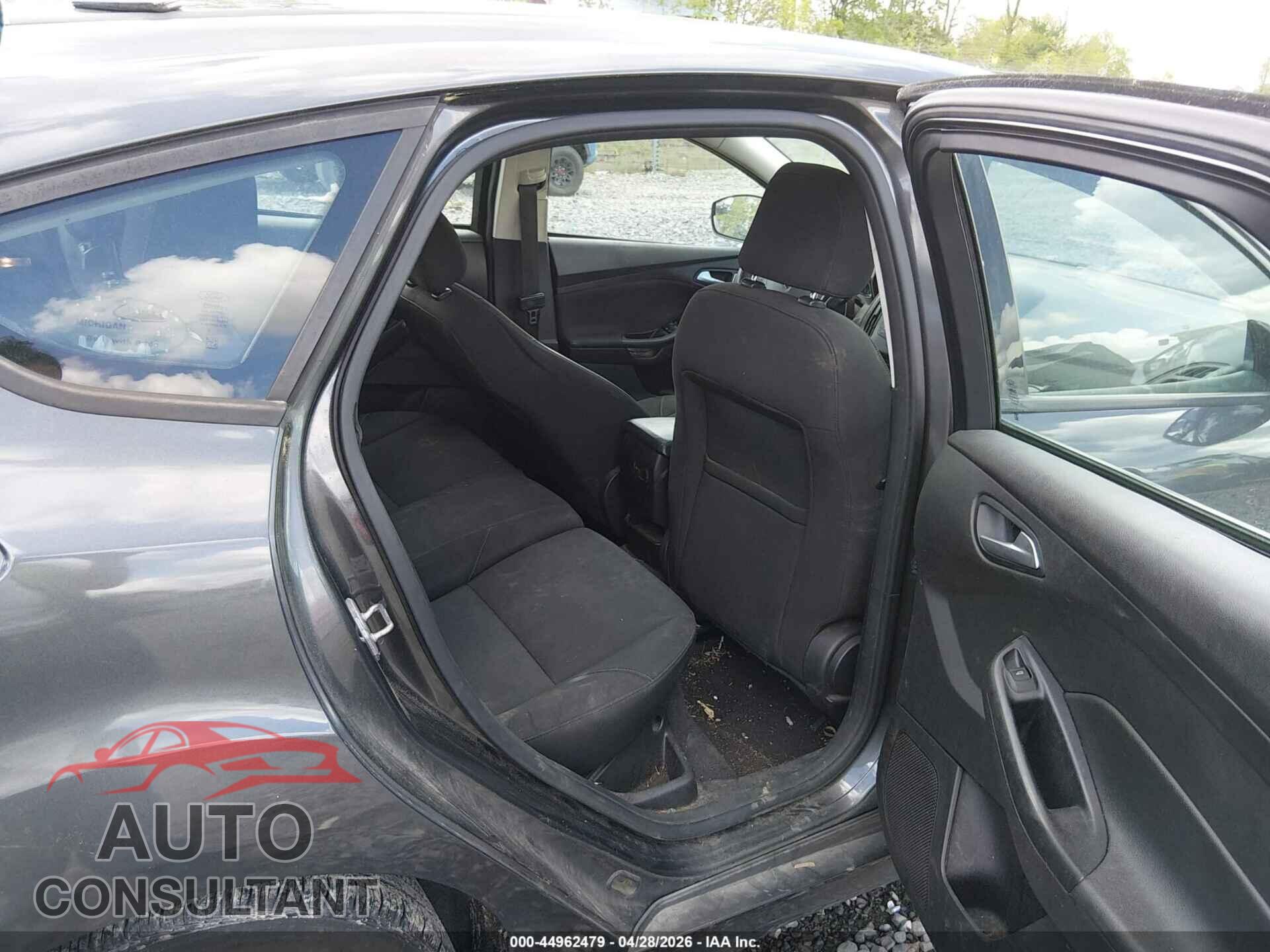 FORD FOCUS 2015 - 1FADP3K20FL299242