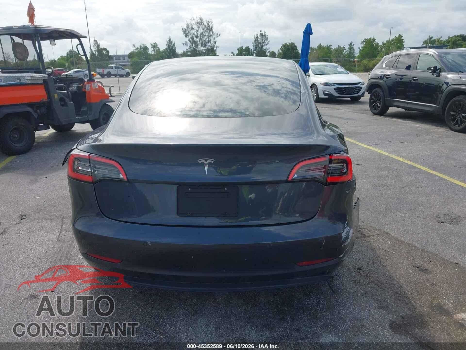 TESLA MODEL 3 2021 - 5YJ3E1EA5MF991452