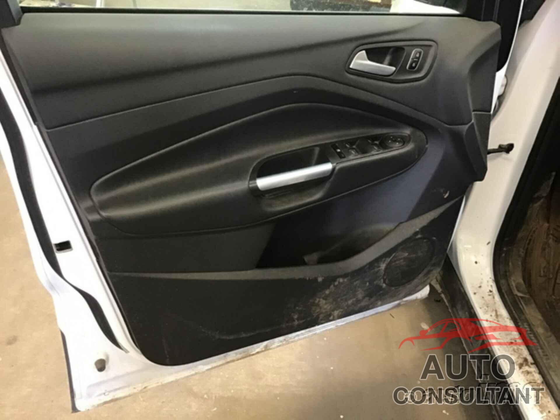FORD ESCAPE 2017 - 1FMCU0GD5HUB61826
