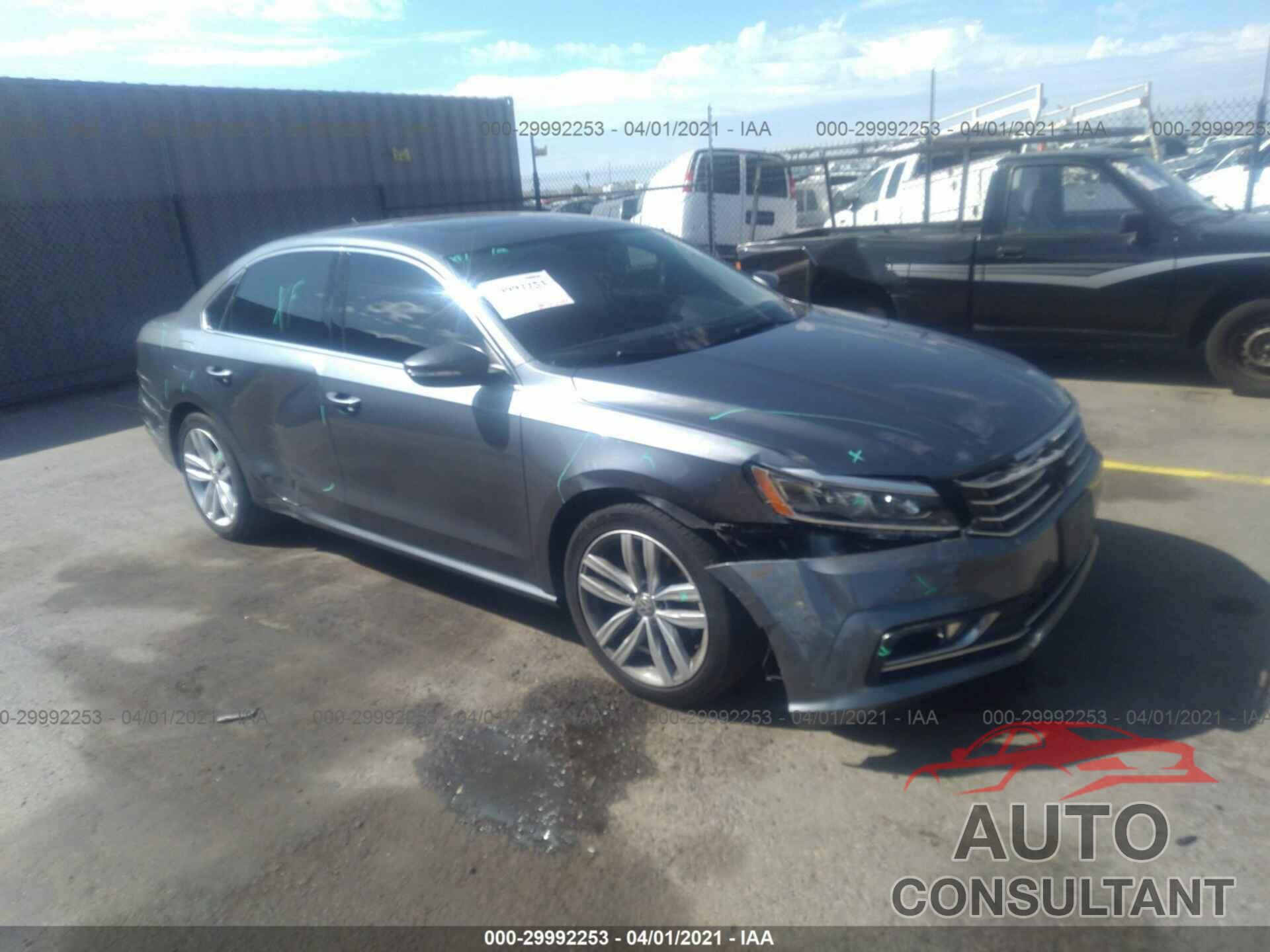 VOLKSWAGEN PASSAT 2018 - 1VWBA7A39JC002592