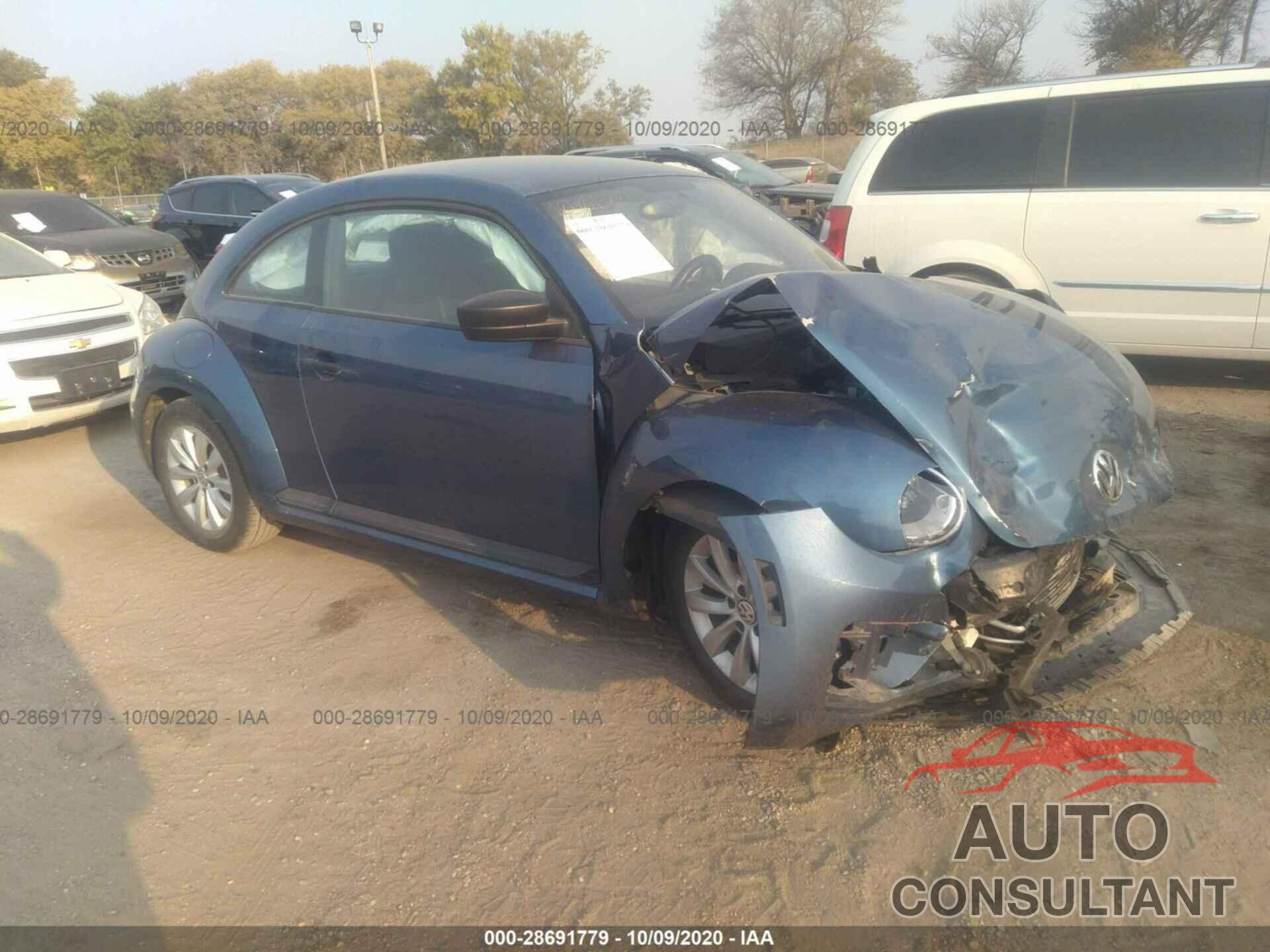 VOLKSWAGEN BEETLE 2018 - 3VWFD7AT7JM702568