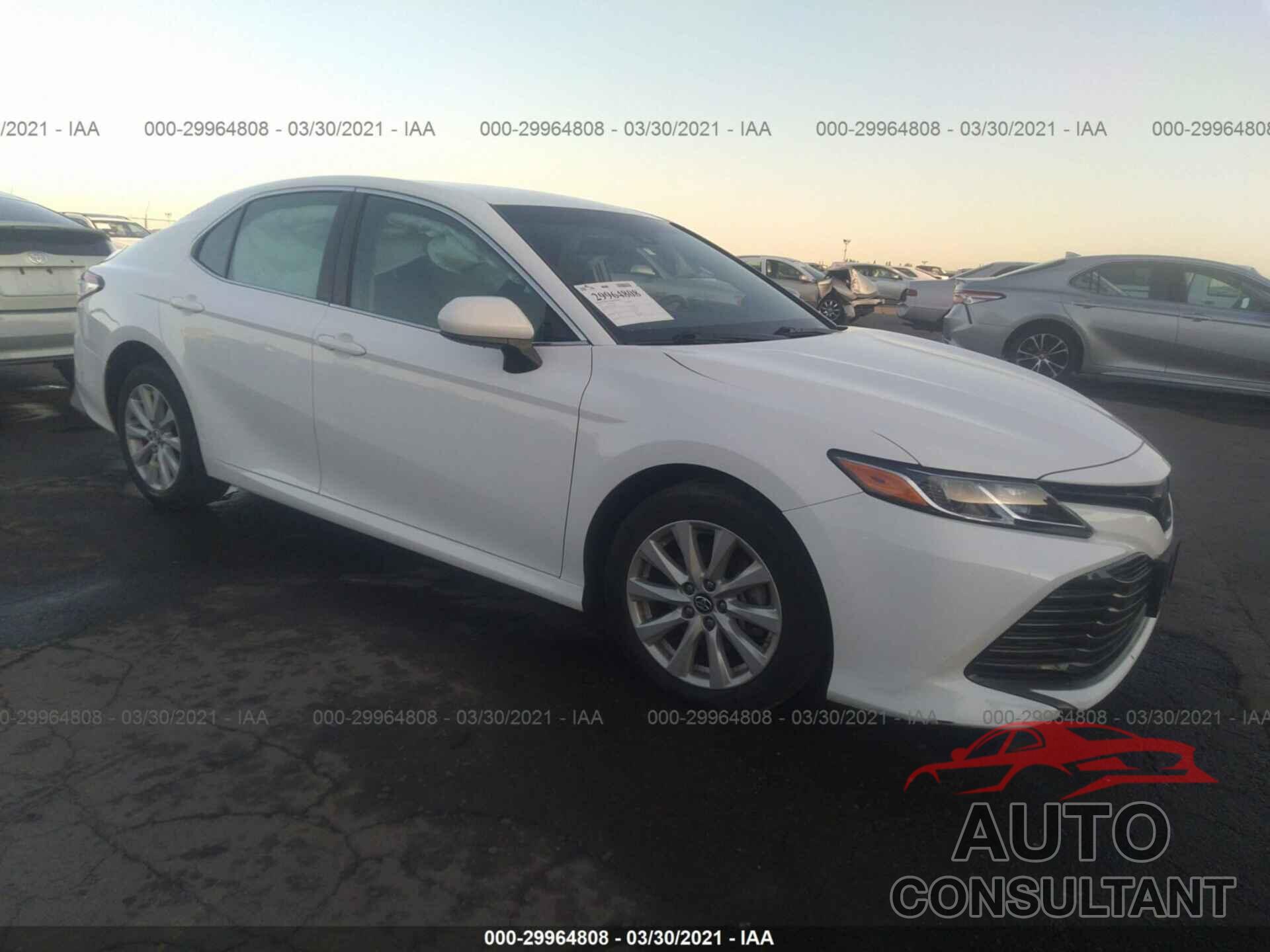 TOYOTA CAMRY 2018 - 4T1B11HK3JU589813
