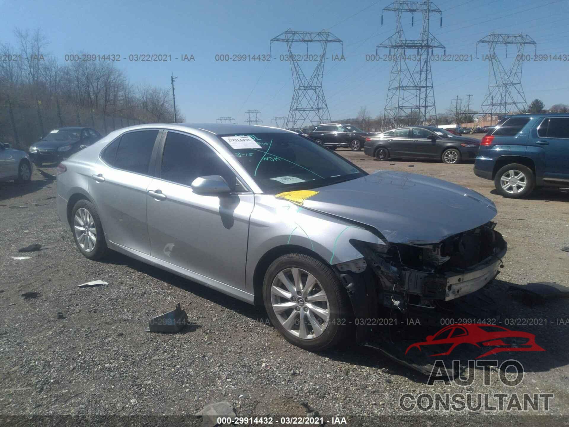 TOYOTA CAMRY 2018 - 4T1B11HK3JU026096