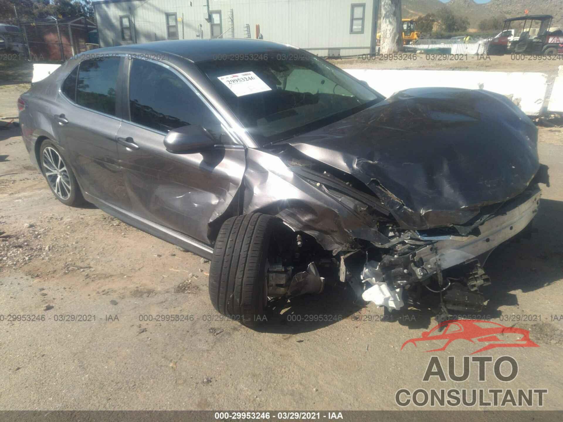 TOYOTA CAMRY 2018 - 4T1B11HK4JU506907