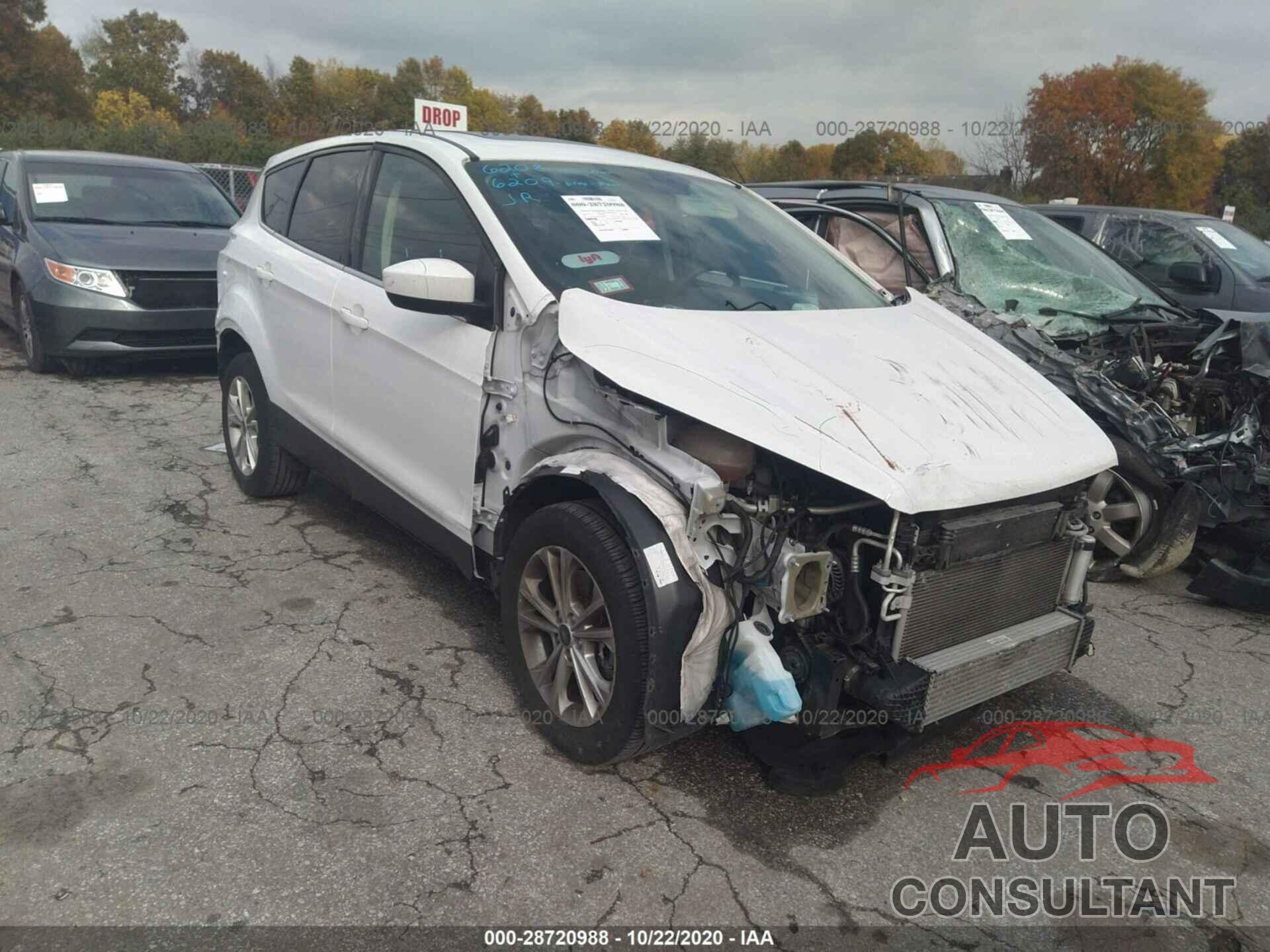 FORD ESCAPE 2017 - 1FMCU0G9XHUC89040
