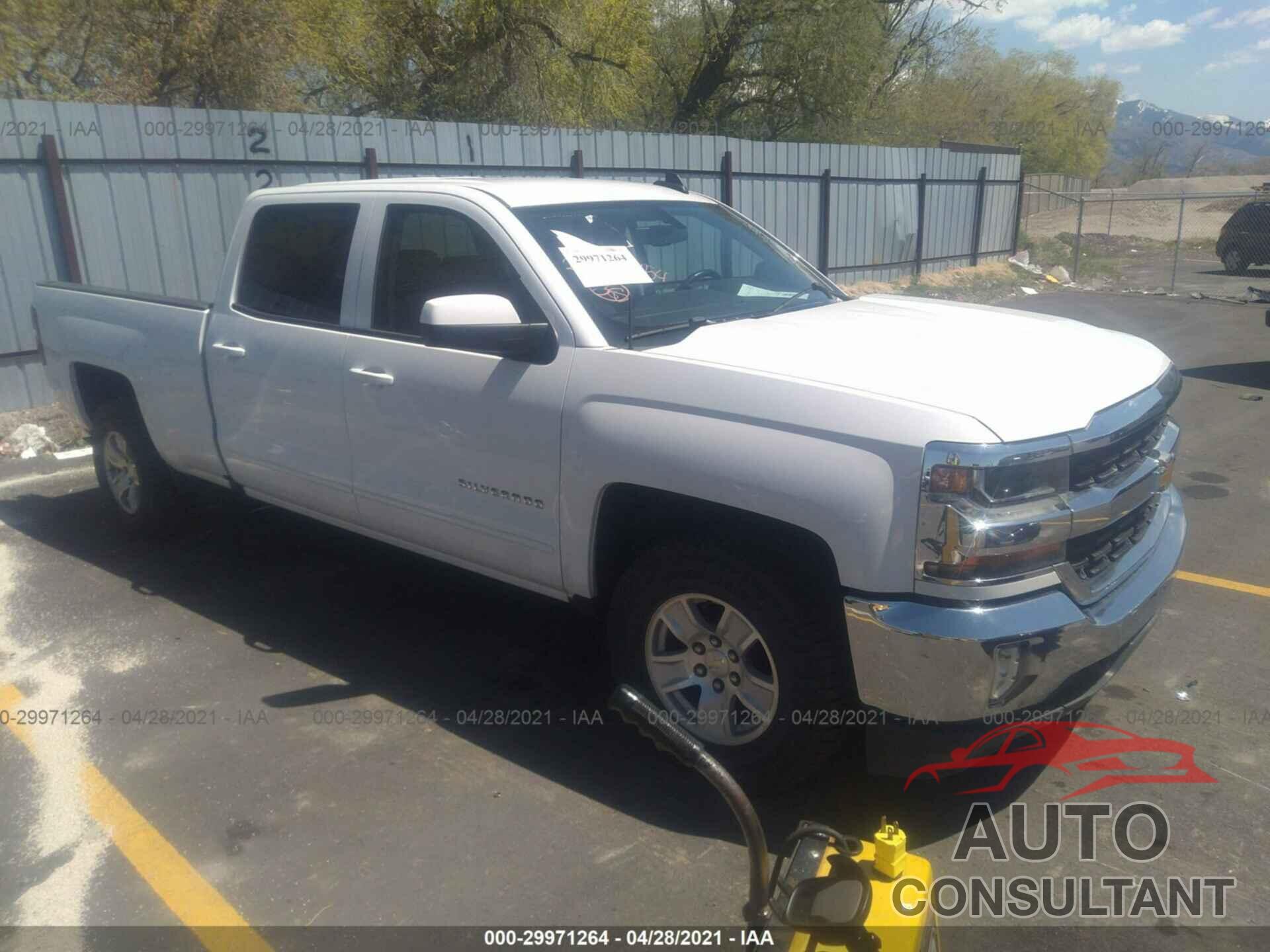 CHEVROLET SILVERADO 1500 2018 - 1GCUKREC8JF143036