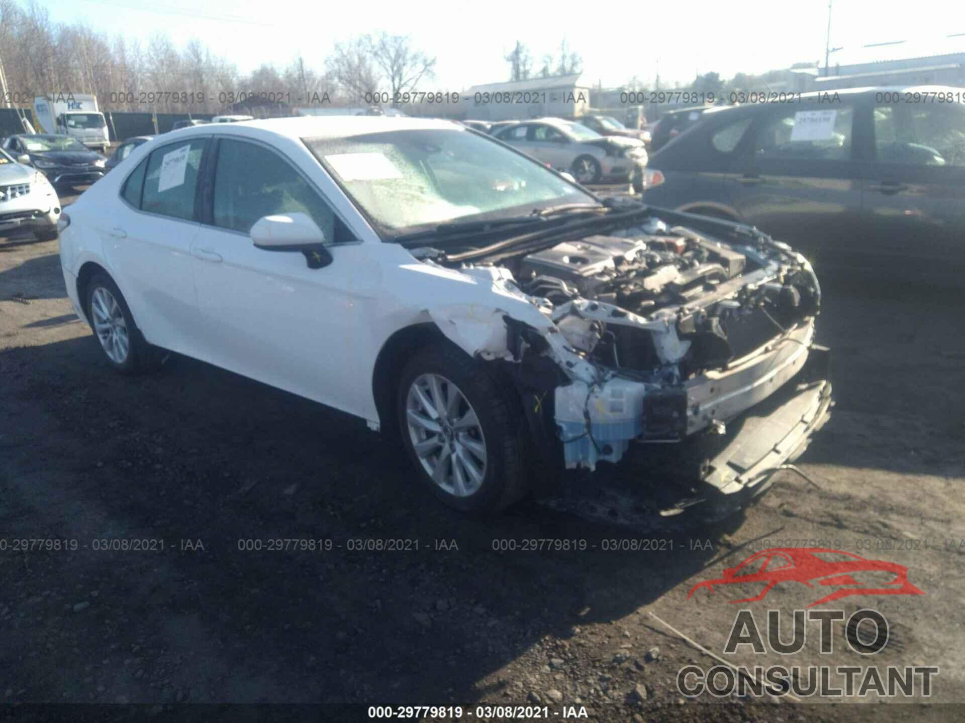 TOYOTA CAMRY 2018 - 4T1B11HK3JU074732