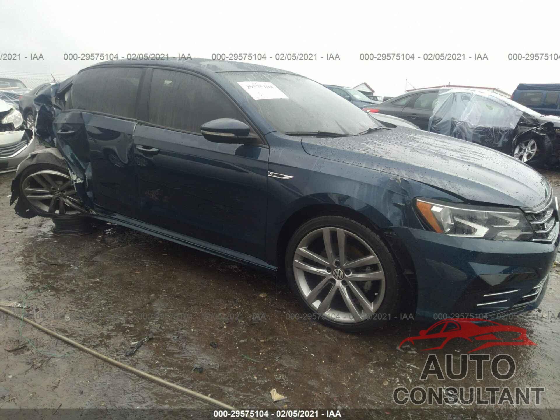 VOLKSWAGEN PASSAT 2018 - 1VWAA7A34JC027587