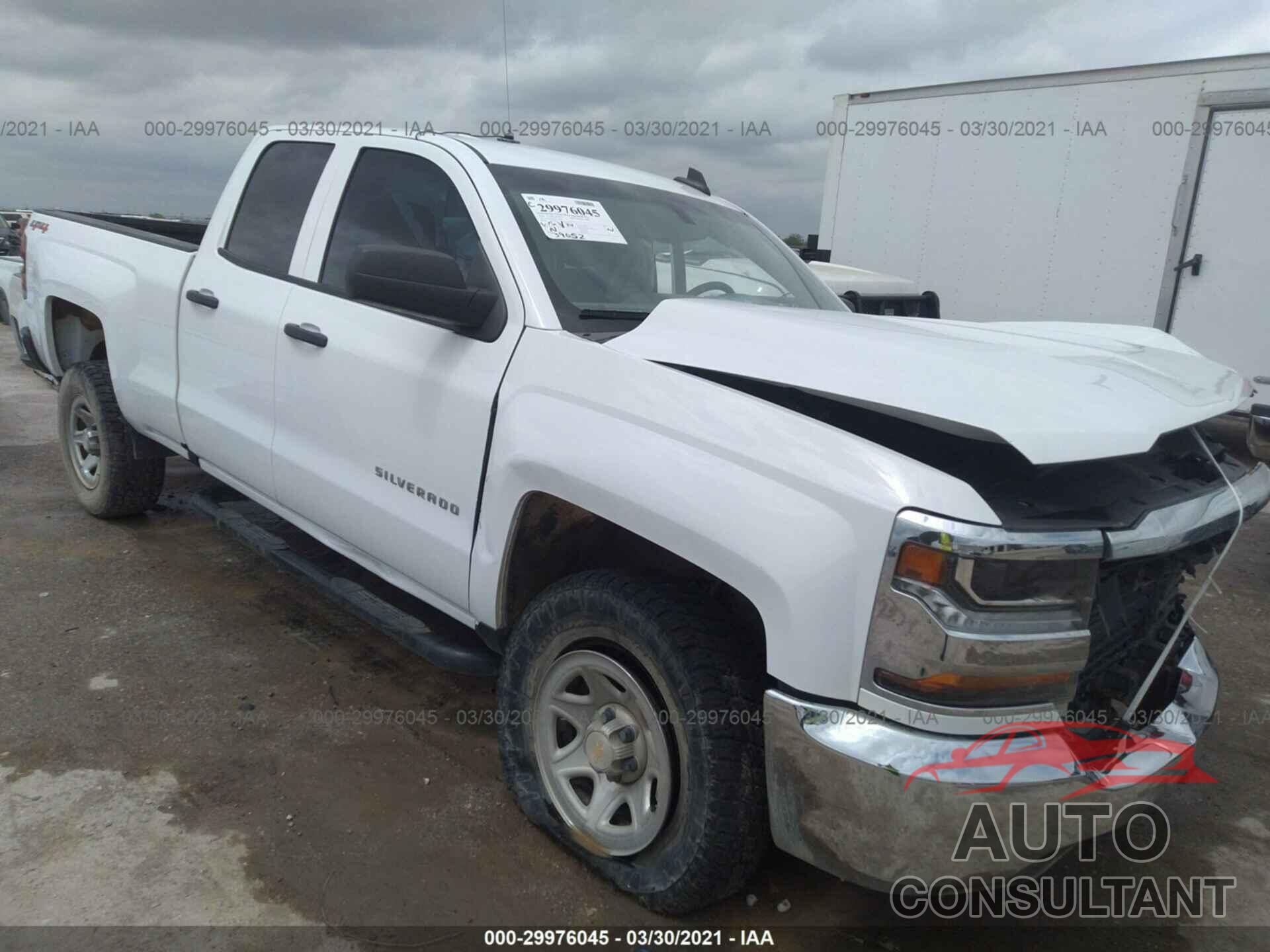CHEVROLET SILVERADO 1500 2018 - 1GCVKNEC8JZ358525