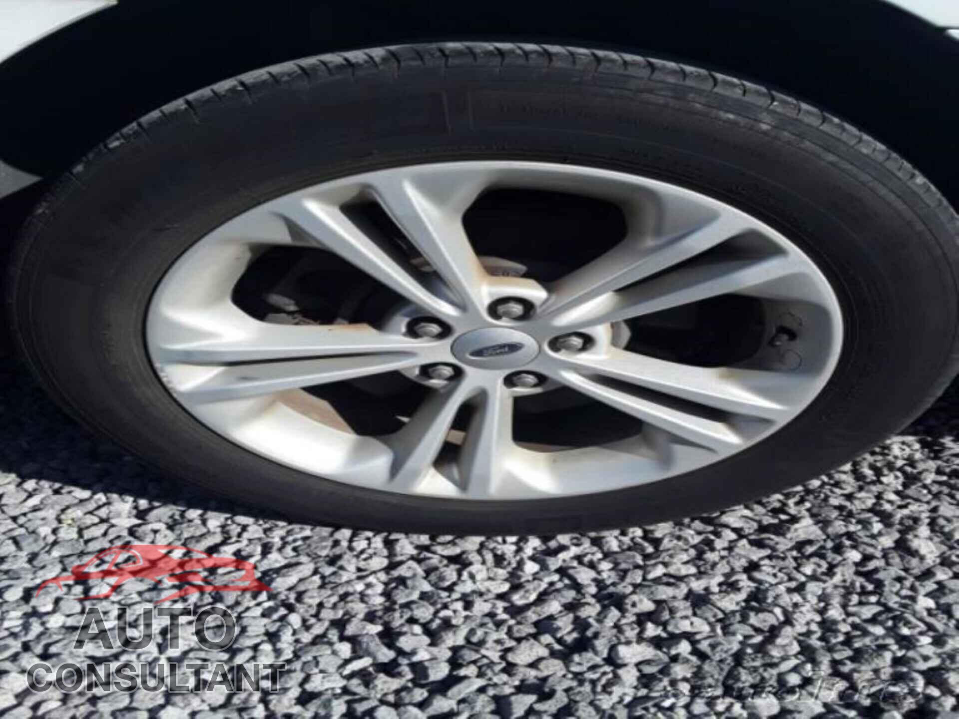 FORD TAURUS 2018 - 1FAHP2E81JG119182