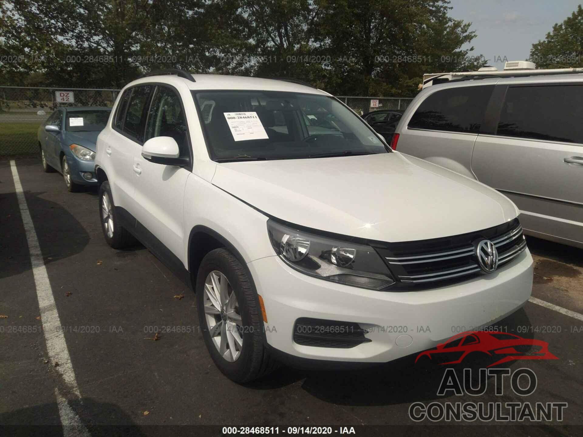 VOLKSWAGEN TIGUAN 2017 - WVGBV7AX5HK054470
