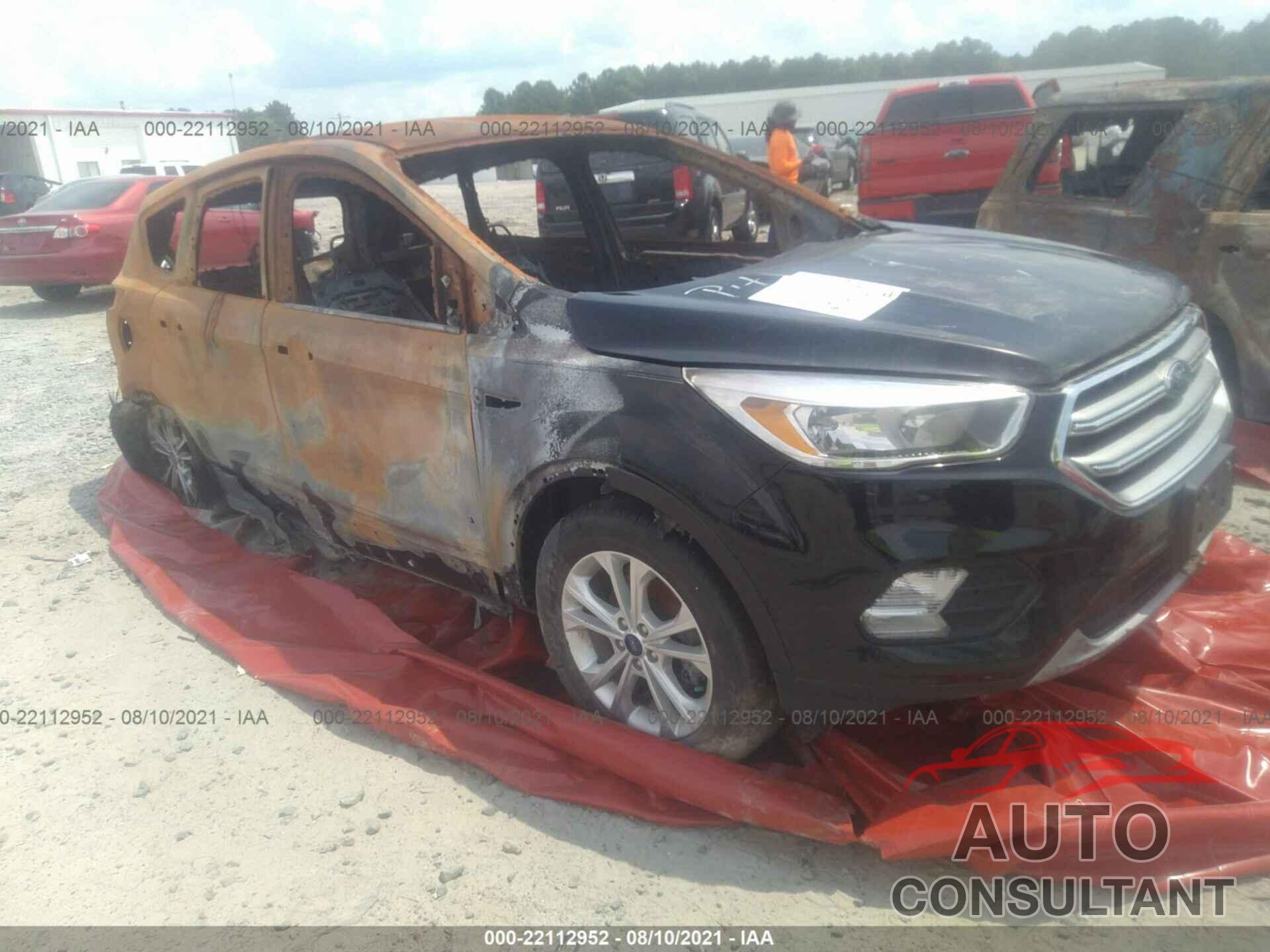 FORD ESCAPE 2017 - 1FMCU0GD8HUE02682