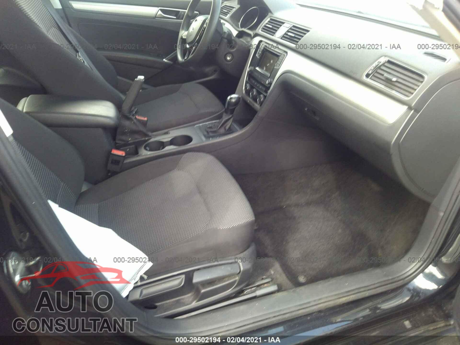 VOLKSWAGEN PASSAT 2017 - 1VWAT7A32HC009478