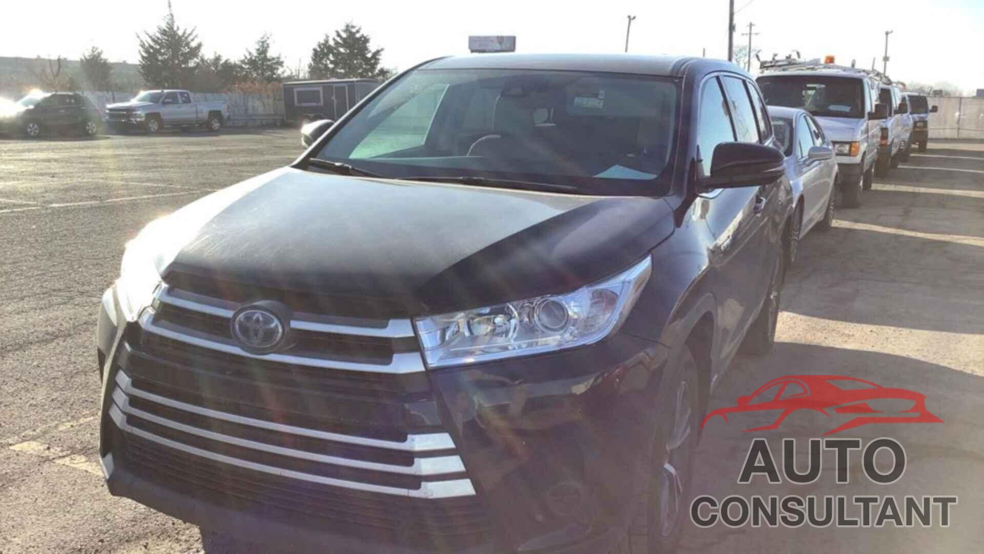 TOYOTA HIGHLANDER 2018 - 5TDBGRFH8JS039293