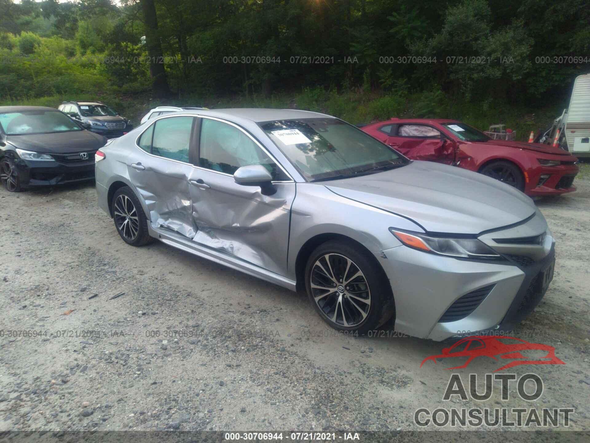 TOYOTA CAMRY 2018 - 4T1B11HK0JU629555