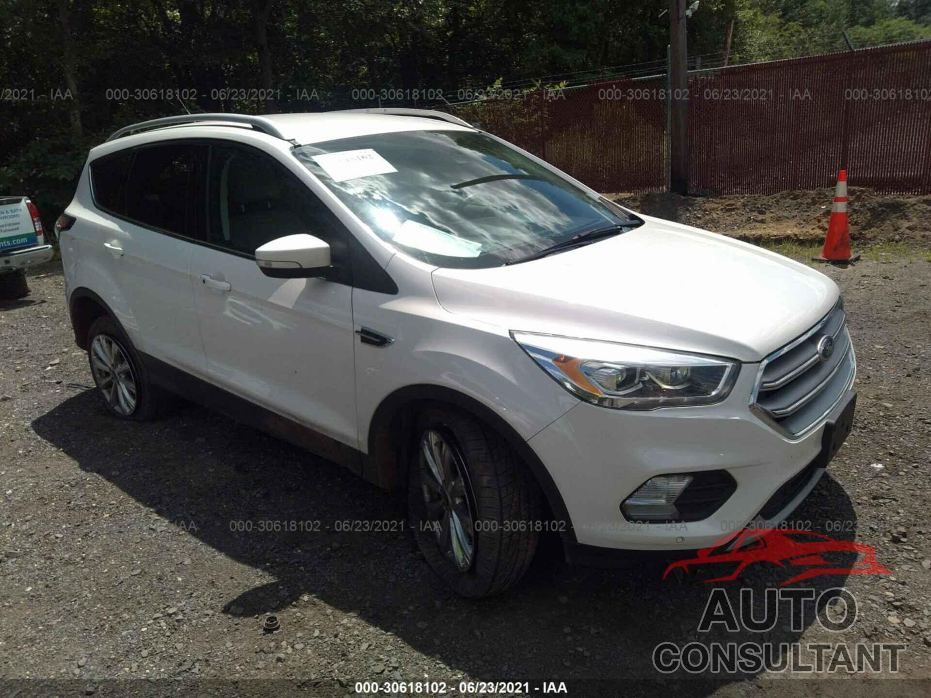FORD ESCAPE 2017 - 1FMCU9J91HUC92180