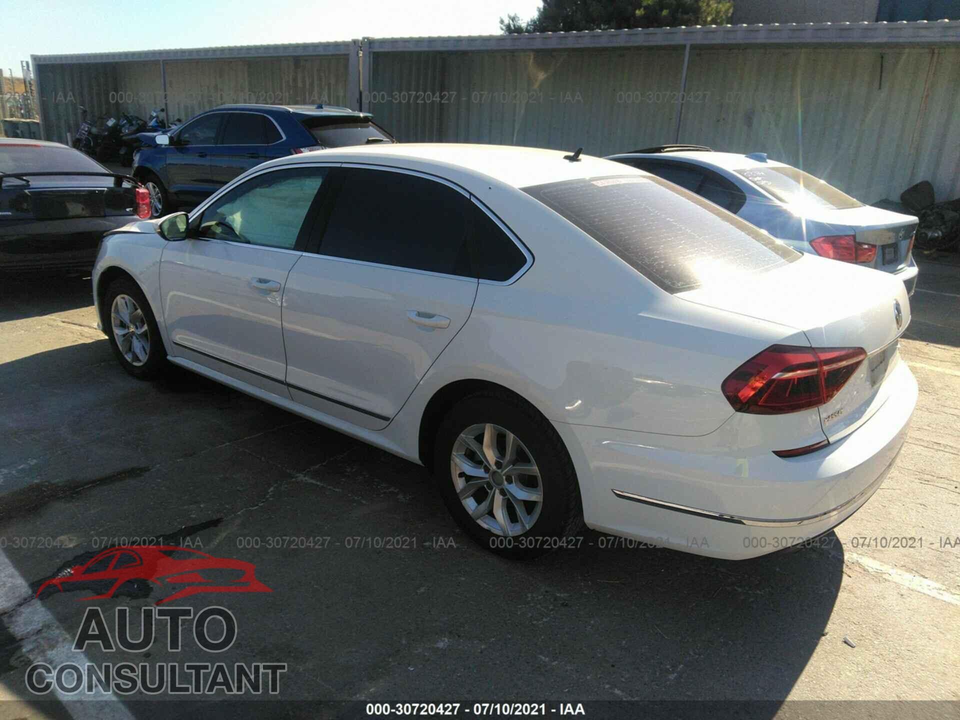 VOLKSWAGEN PASSAT 2017 - 1VWAT7A36HC003148