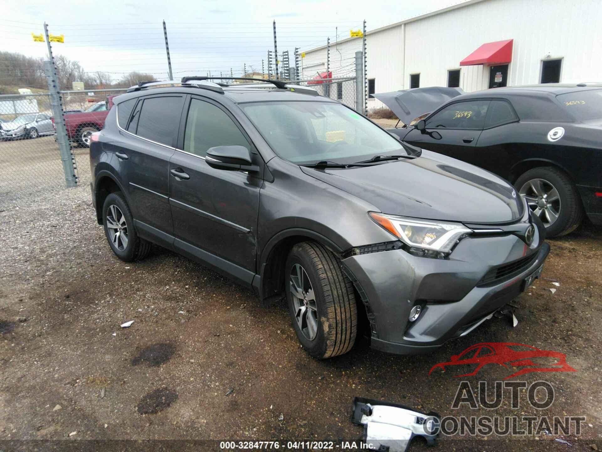 TOYOTA RAV4 2018 - JTMRFREV7JJ743717