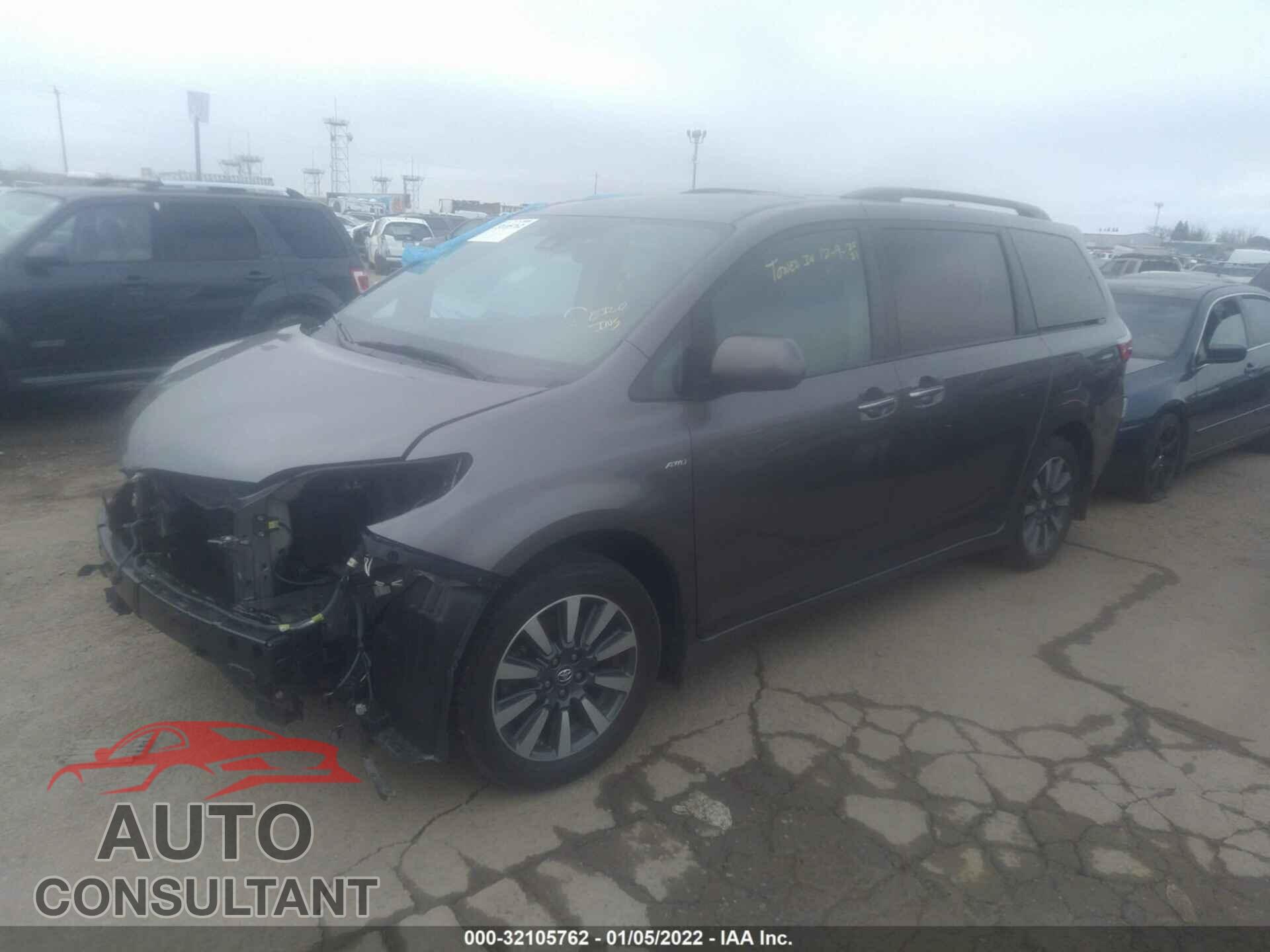 TOYOTA SIENNA 2018 - 5TDDZ3DC5JS190857