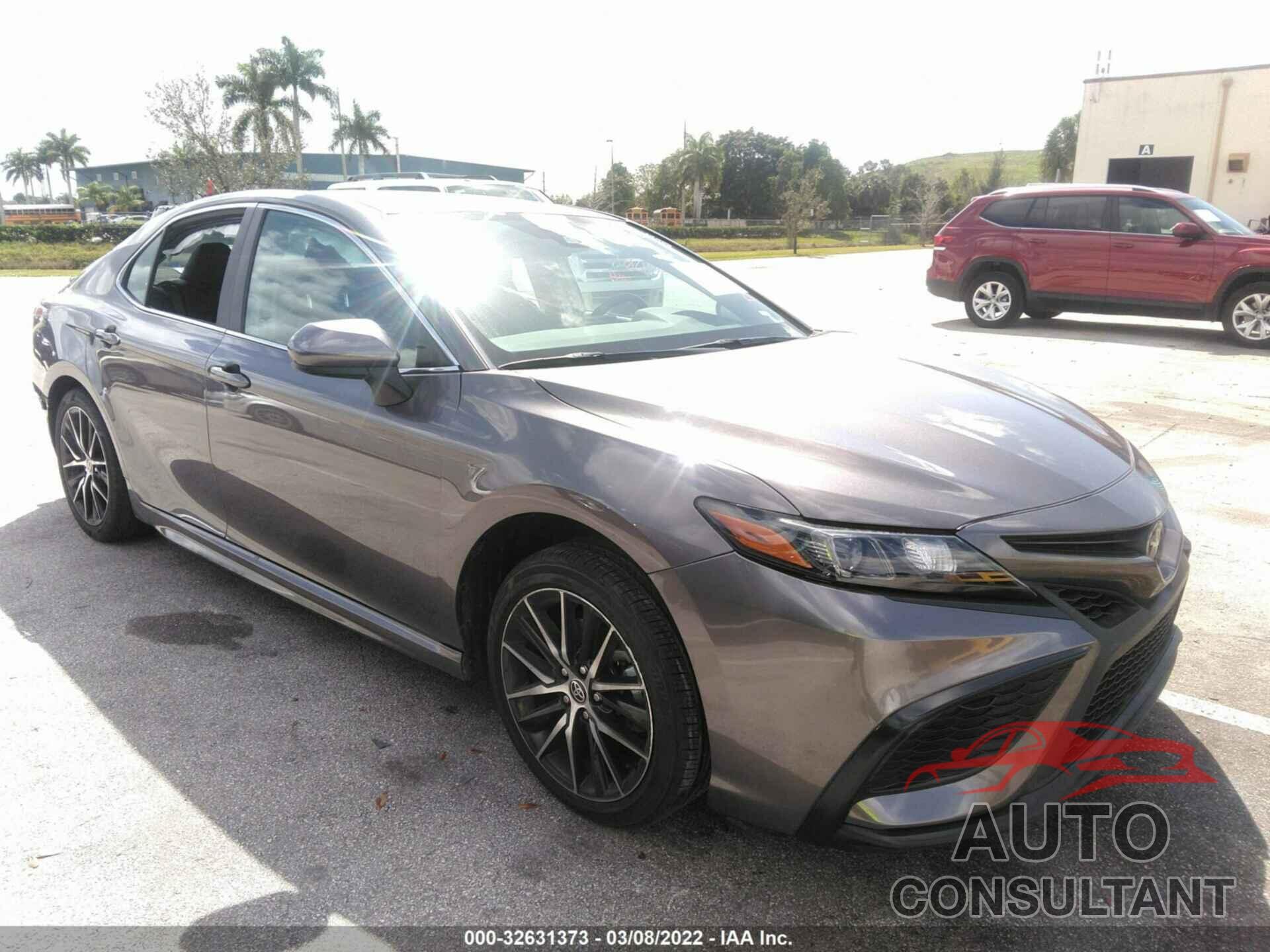 TOYOTA CAMRY 2021 - 4T1G11AK5MU518018