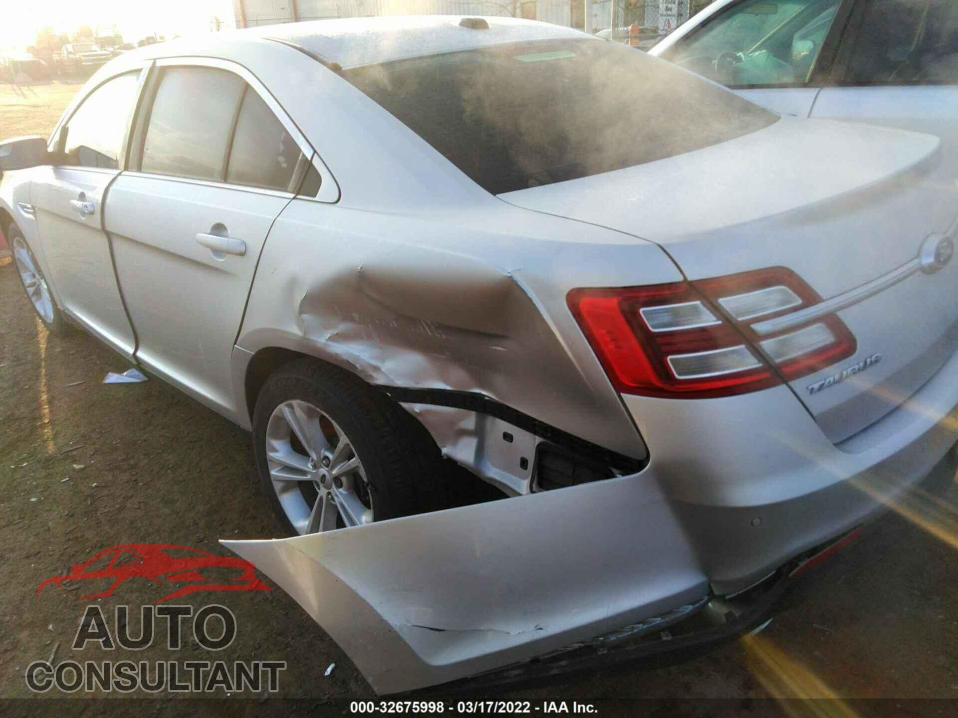 FORD TAURUS 2017 - 1FAHP2E84HG126217