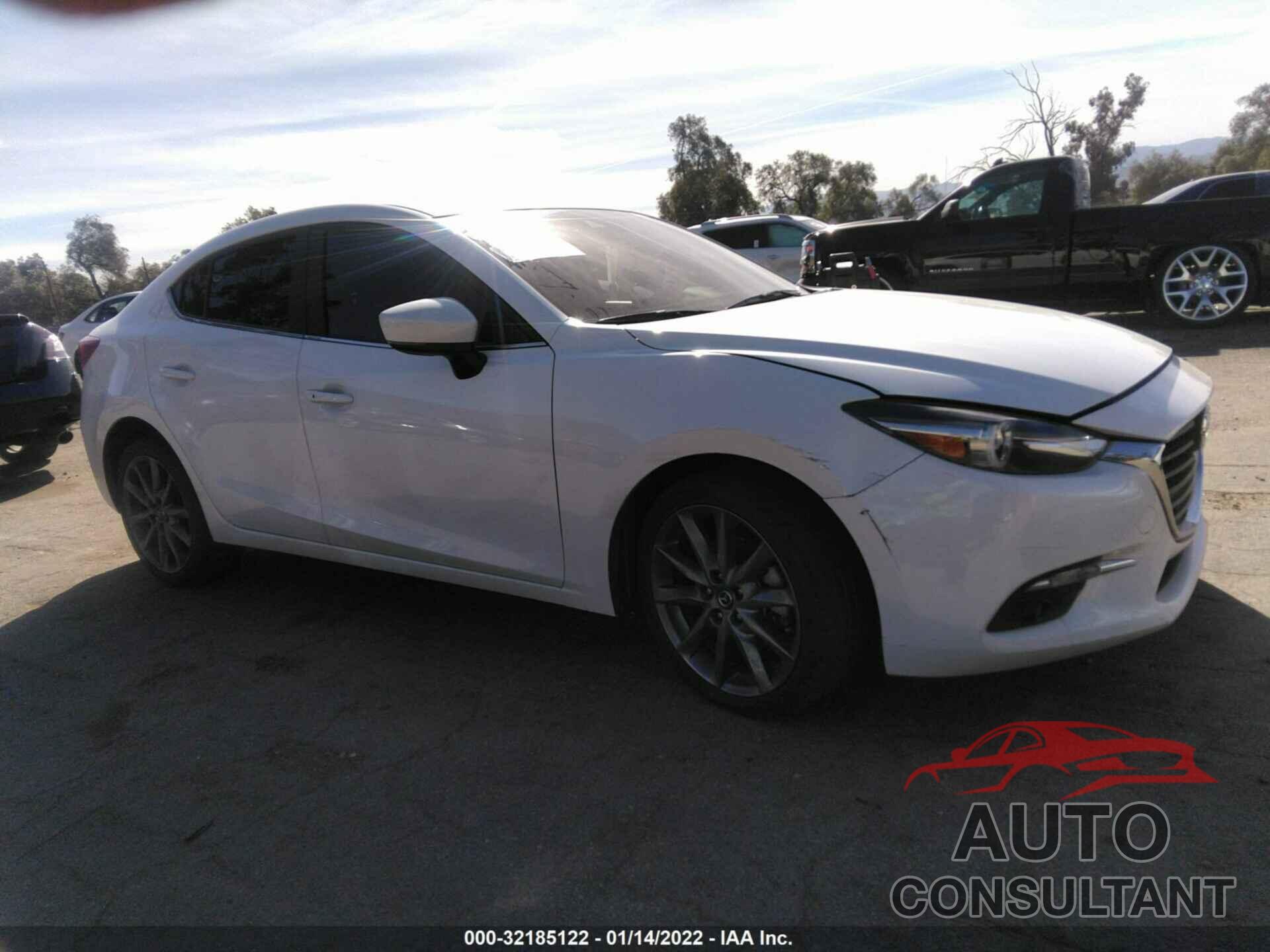 MAZDA MAZDA3 4-DOOR 2018 - 3MZBN1W35JM187099