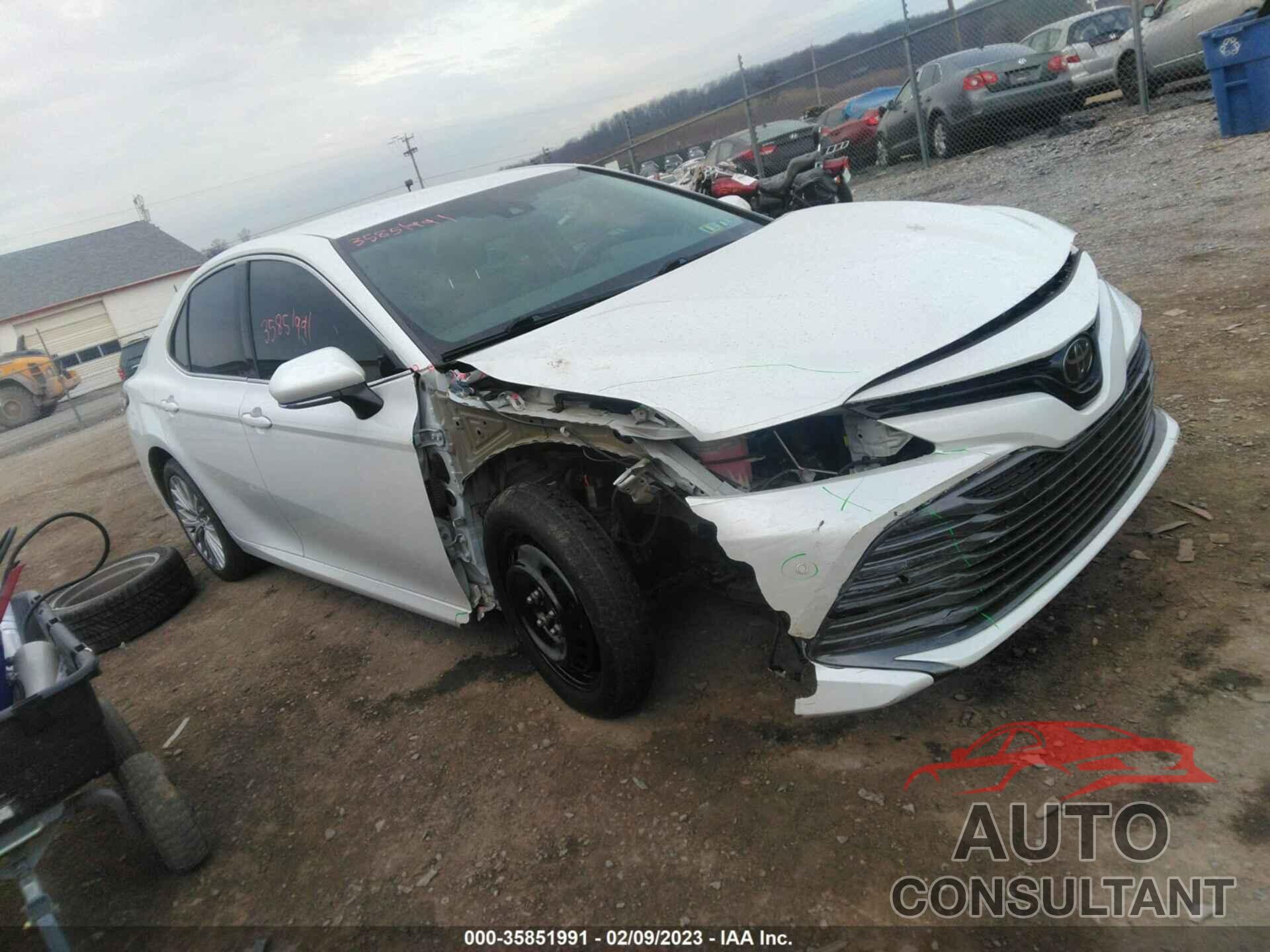 TOYOTA CAMRY 2018 - 4T1B11HK6JU118805