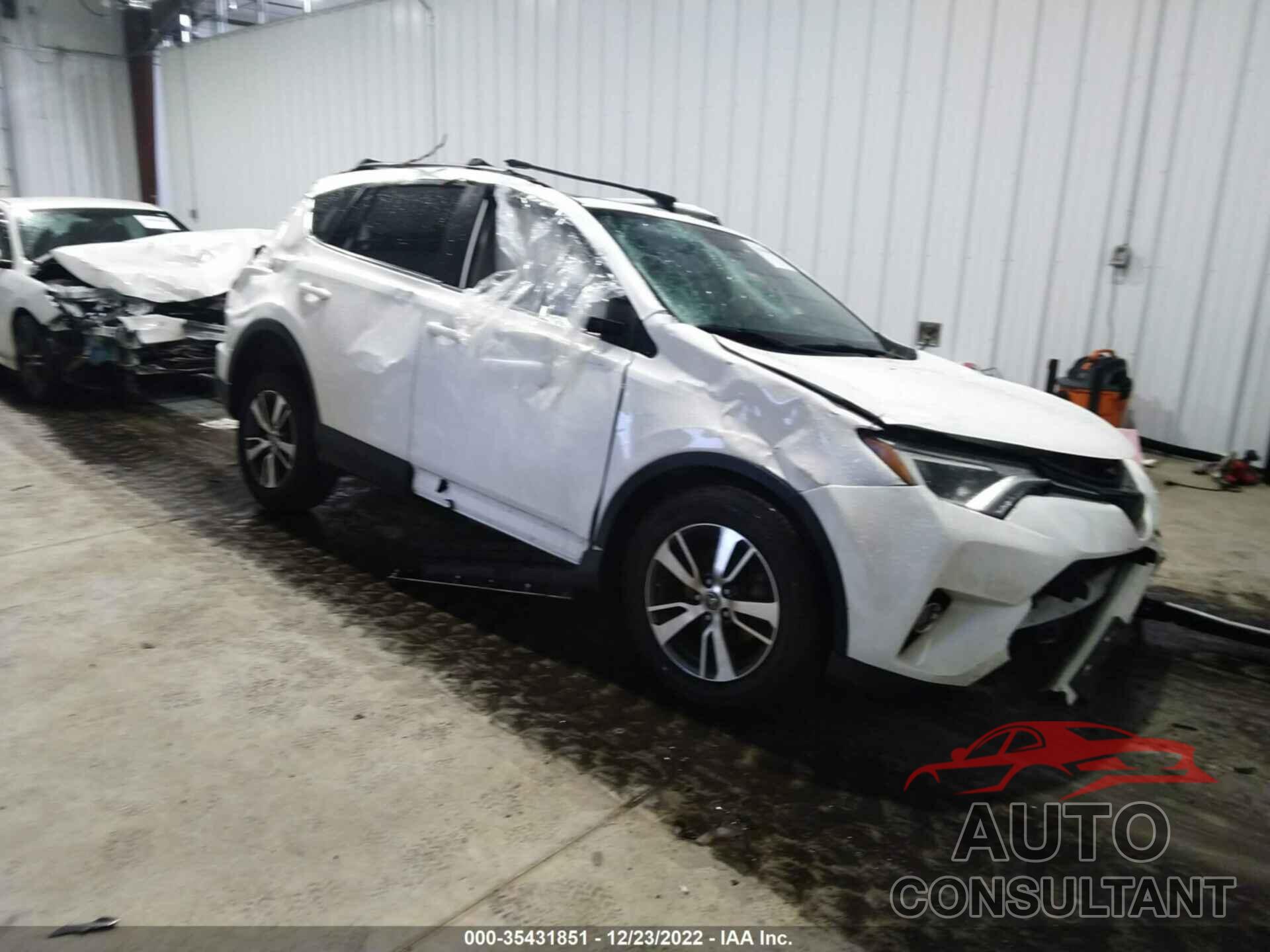 TOYOTA RAV4 2018 - JTMRFREV6JJ209950
