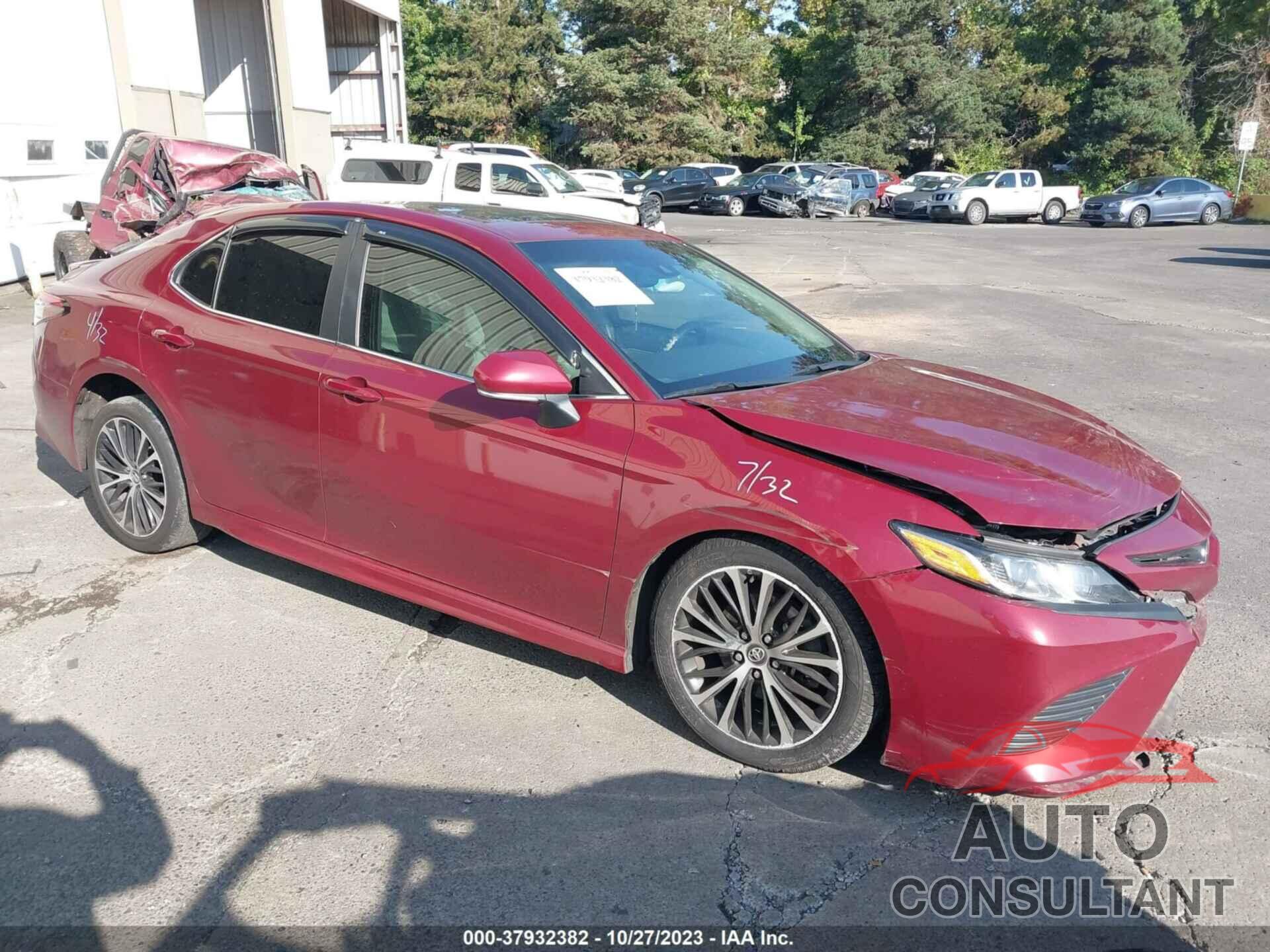 TOYOTA CAMRY 2018 - 4T1B11HK8JU674128