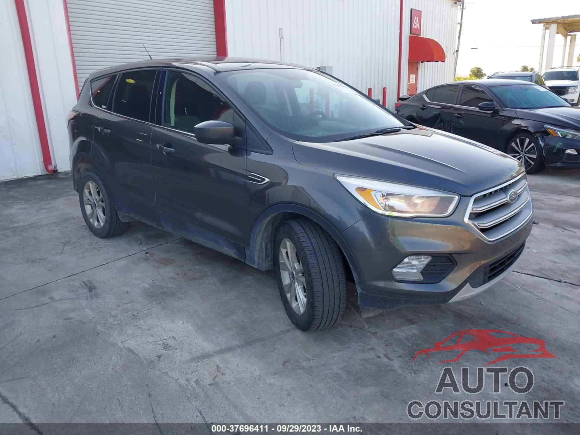 FORD ESCAPE 2017 - 1FMCU9G96HUE51525