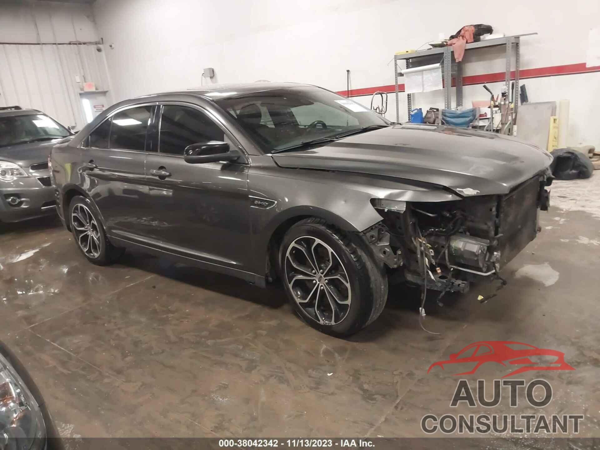 FORD TAURUS 2018 - 1FAHP2KT8JG116921