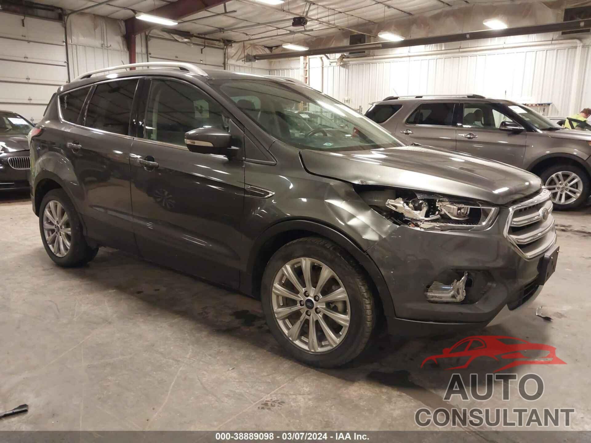 FORD ESCAPE 2018 - 1FMCU9J95JUA02612