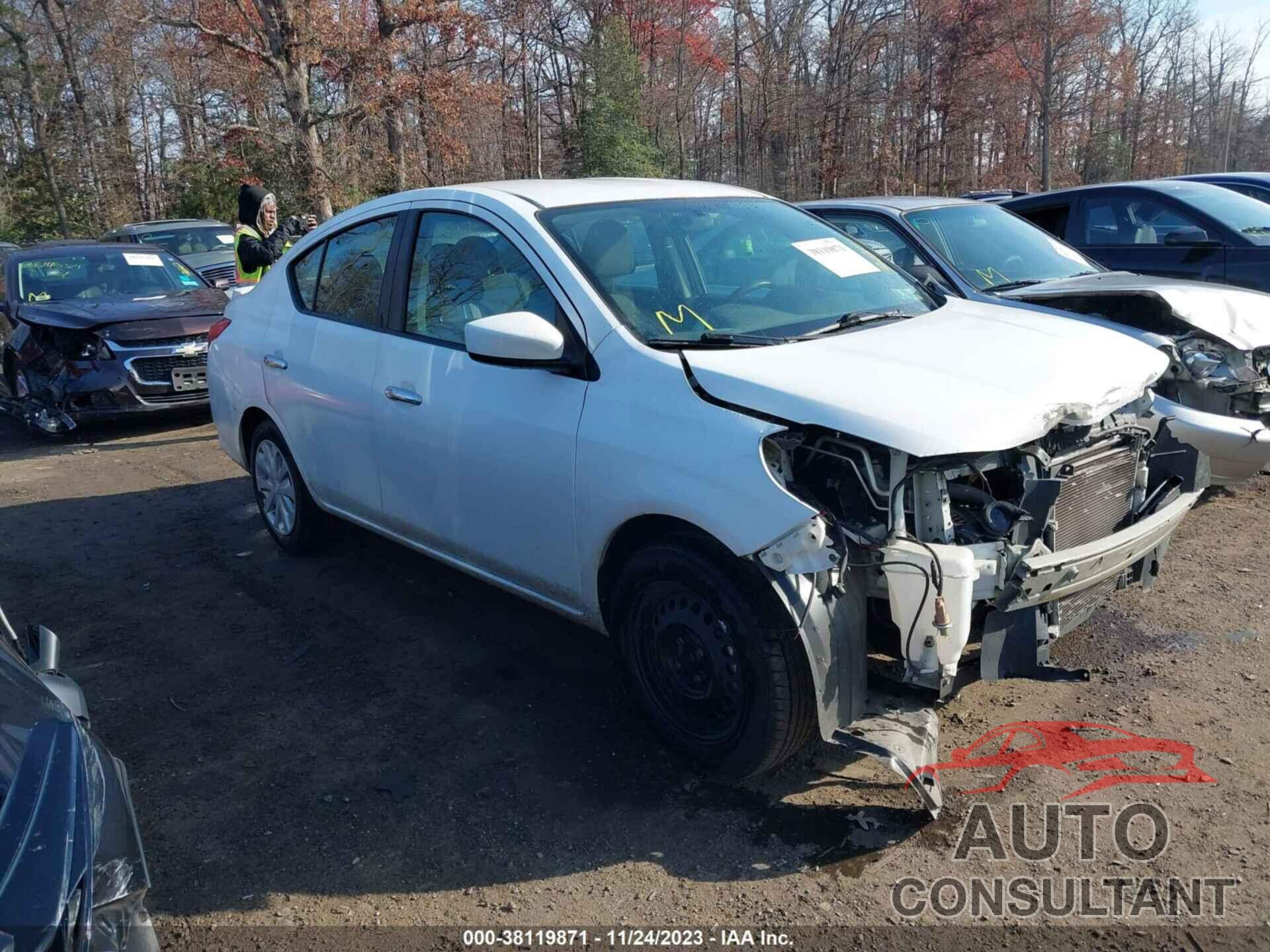 NISSAN VERSA 2019 - 3N1CN7AP1KL813651