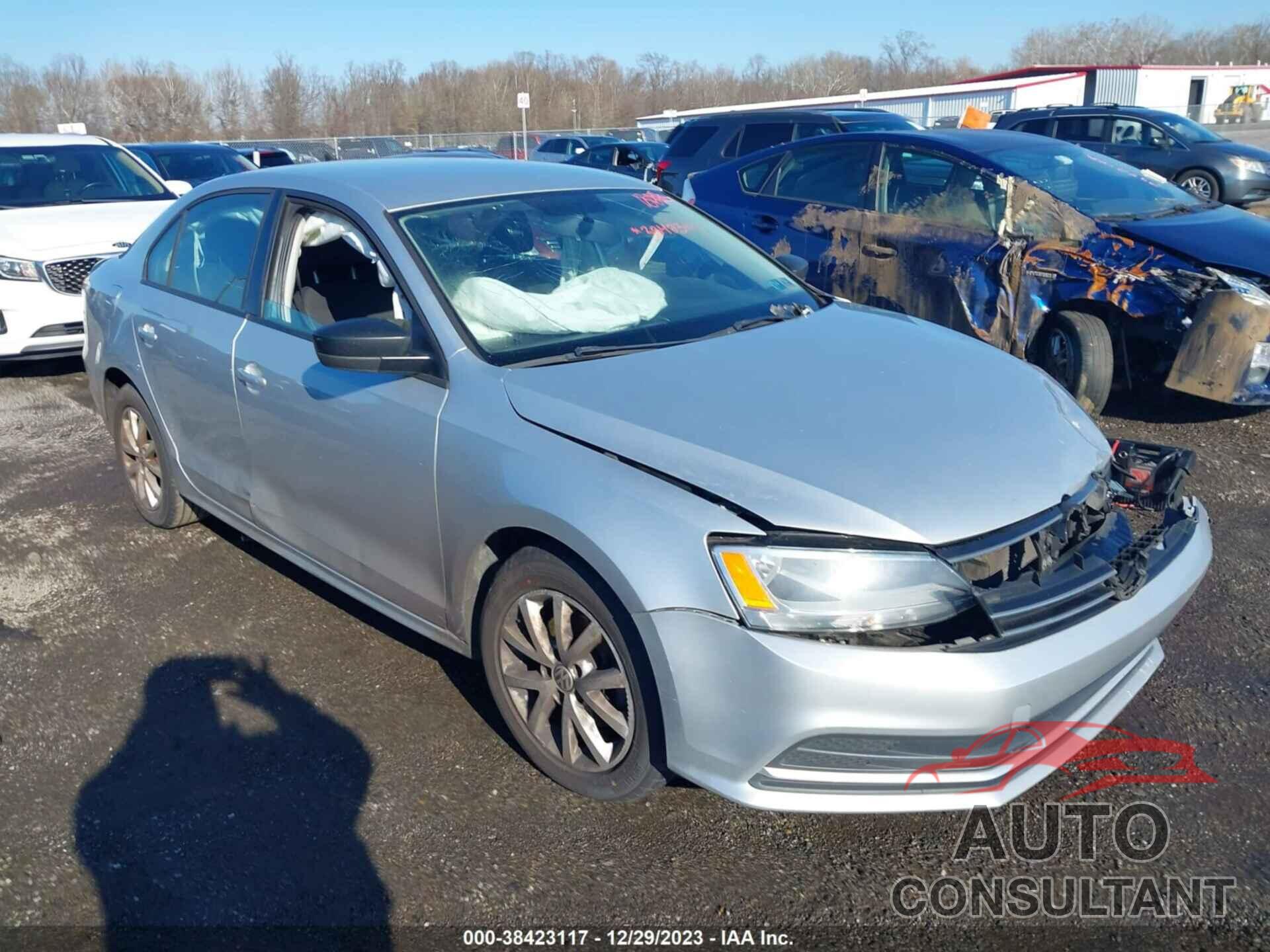 VOLKSWAGEN JETTA 2015 - 3VWD17AJ5FM298403