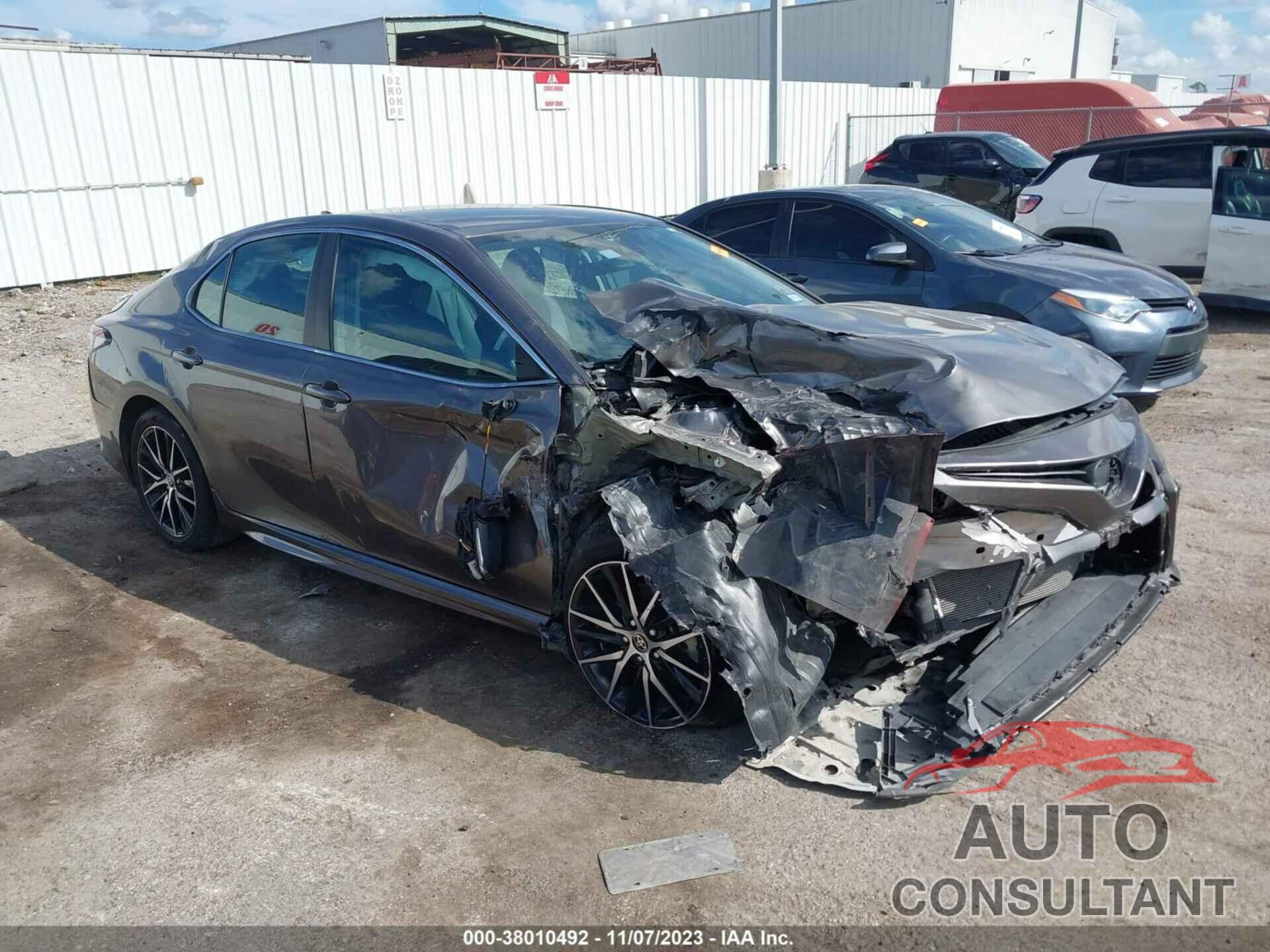 TOYOTA CAMRY 2022 - 4T1G11AK5NU638550
