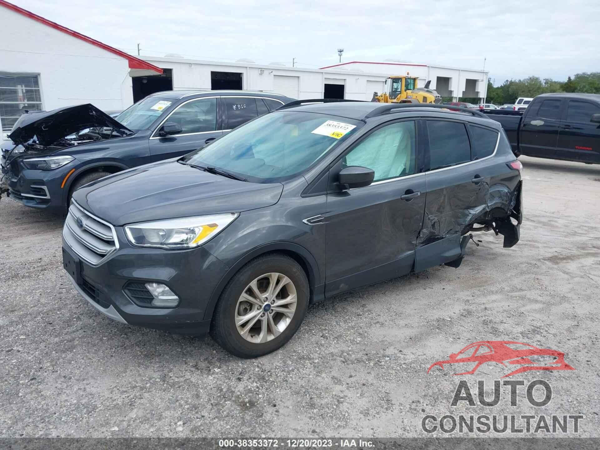 FORD ESCAPE 2018 - 1FMCU0G92JUC20820