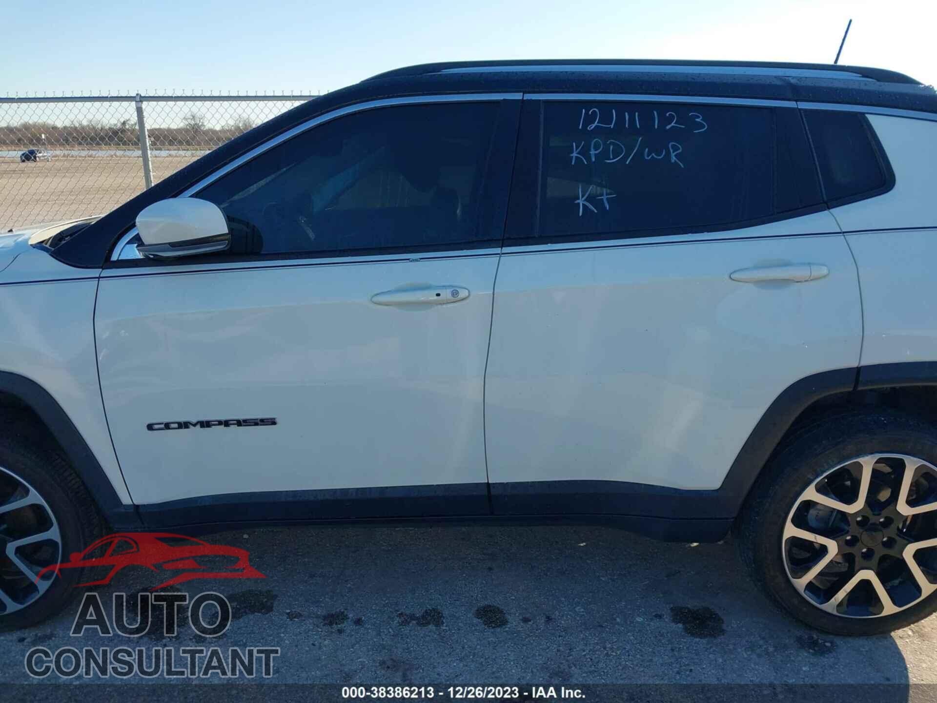 JEEP COMPASS 2018 - 3C4NJDCB7JT100687
