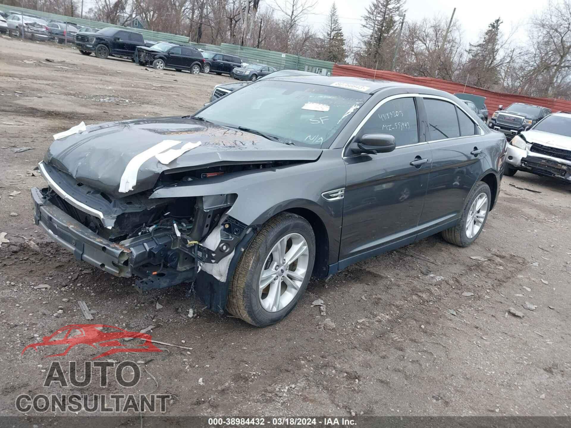 FORD TAURUS 2018 - 1FAHP2E82JG134564