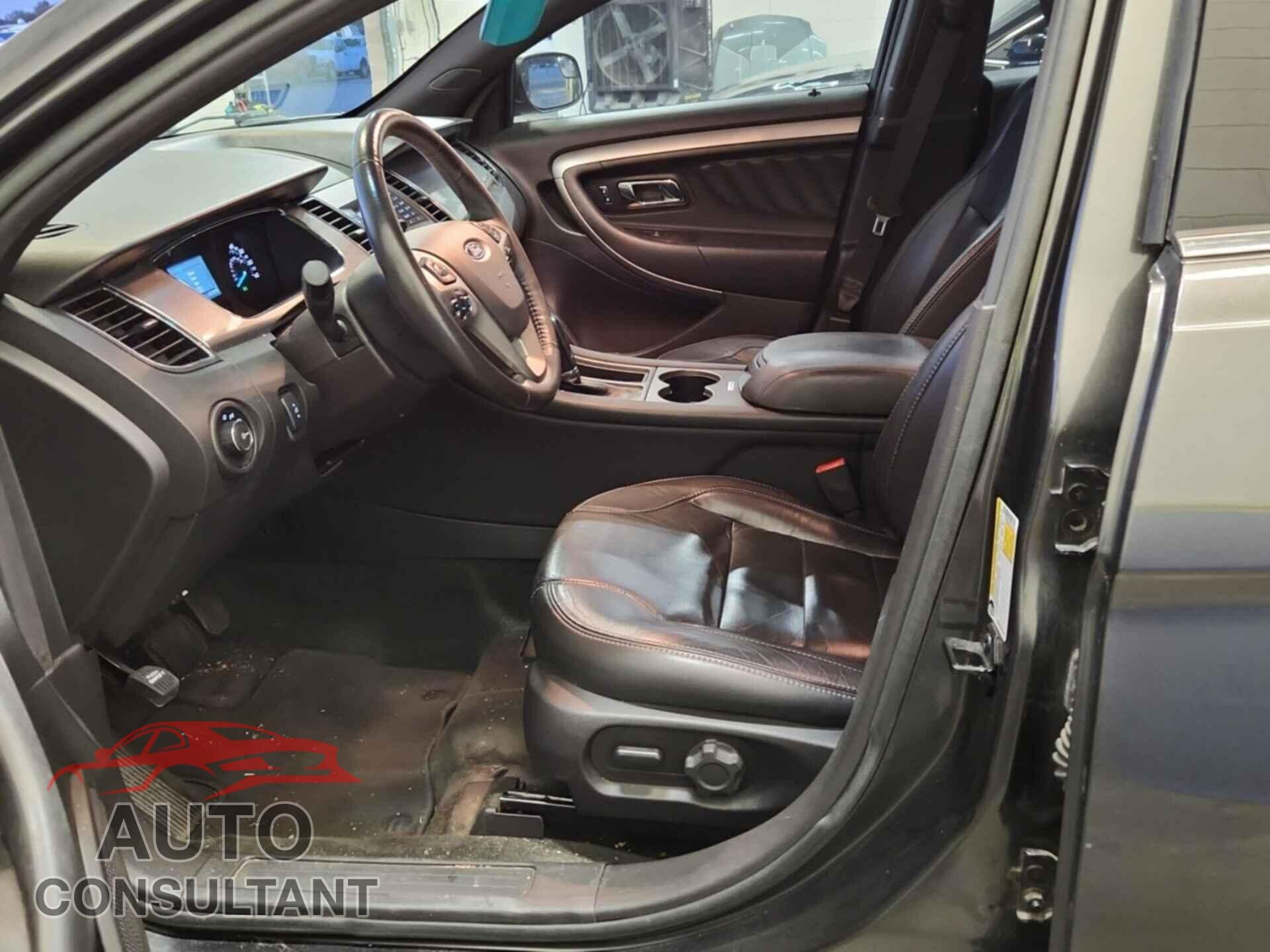 FORD TAURUS 2018 - 1FAHP2E85JG126104