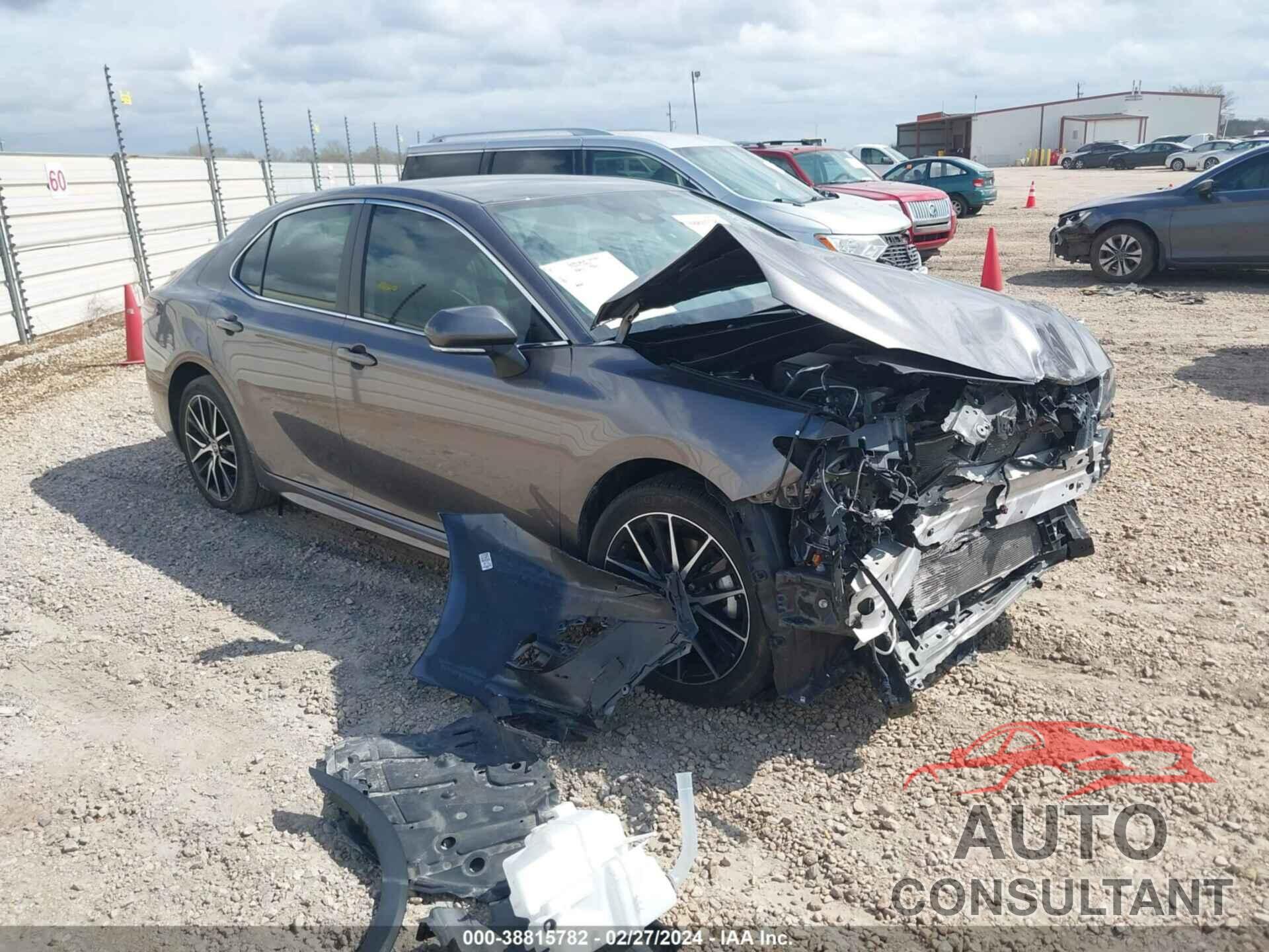 TOYOTA CAMRY 2023 - 4T1G11AK4PU093427