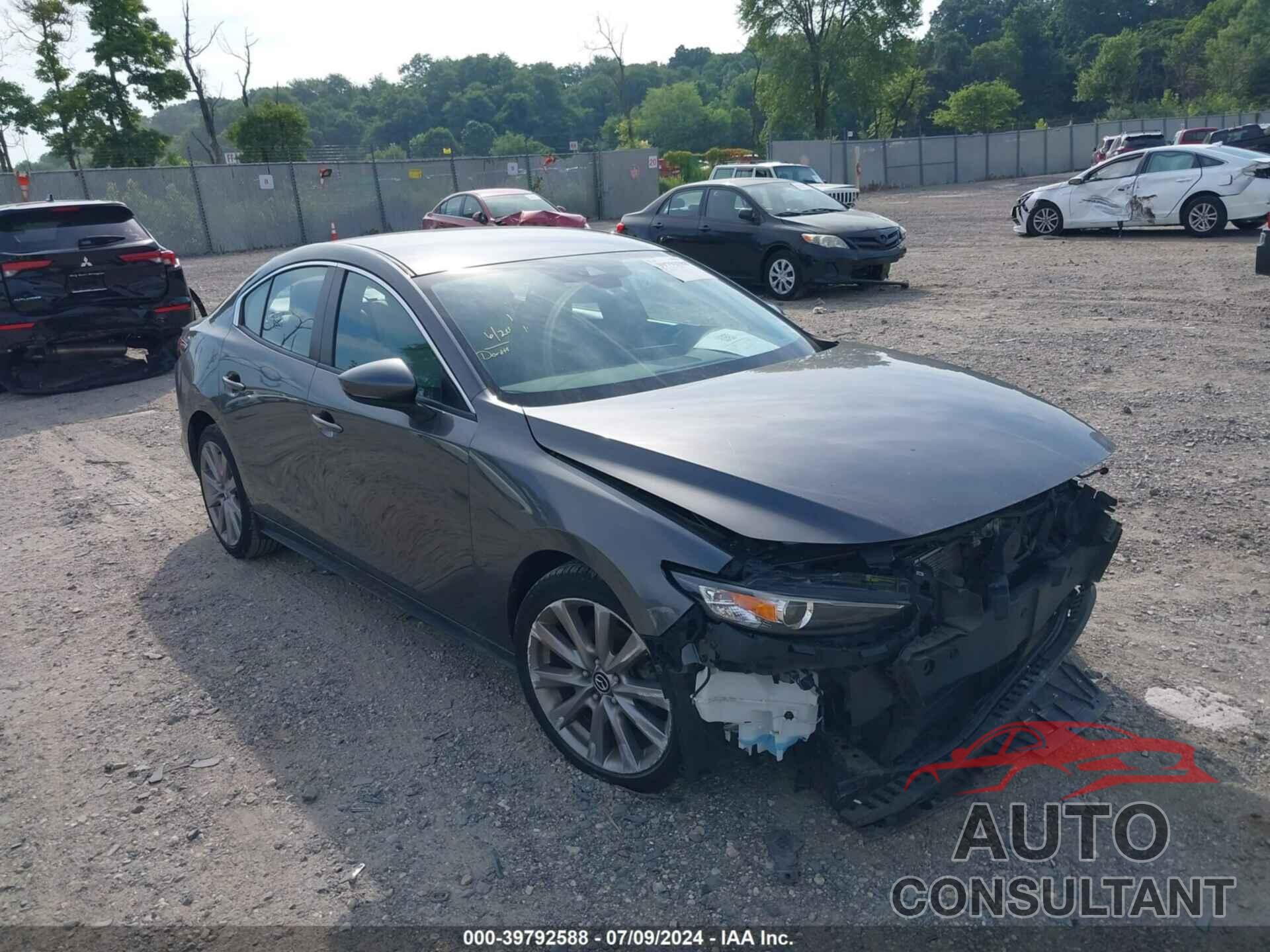 MAZDA MAZDA3 2019 - JM1BPBAM2K1115388