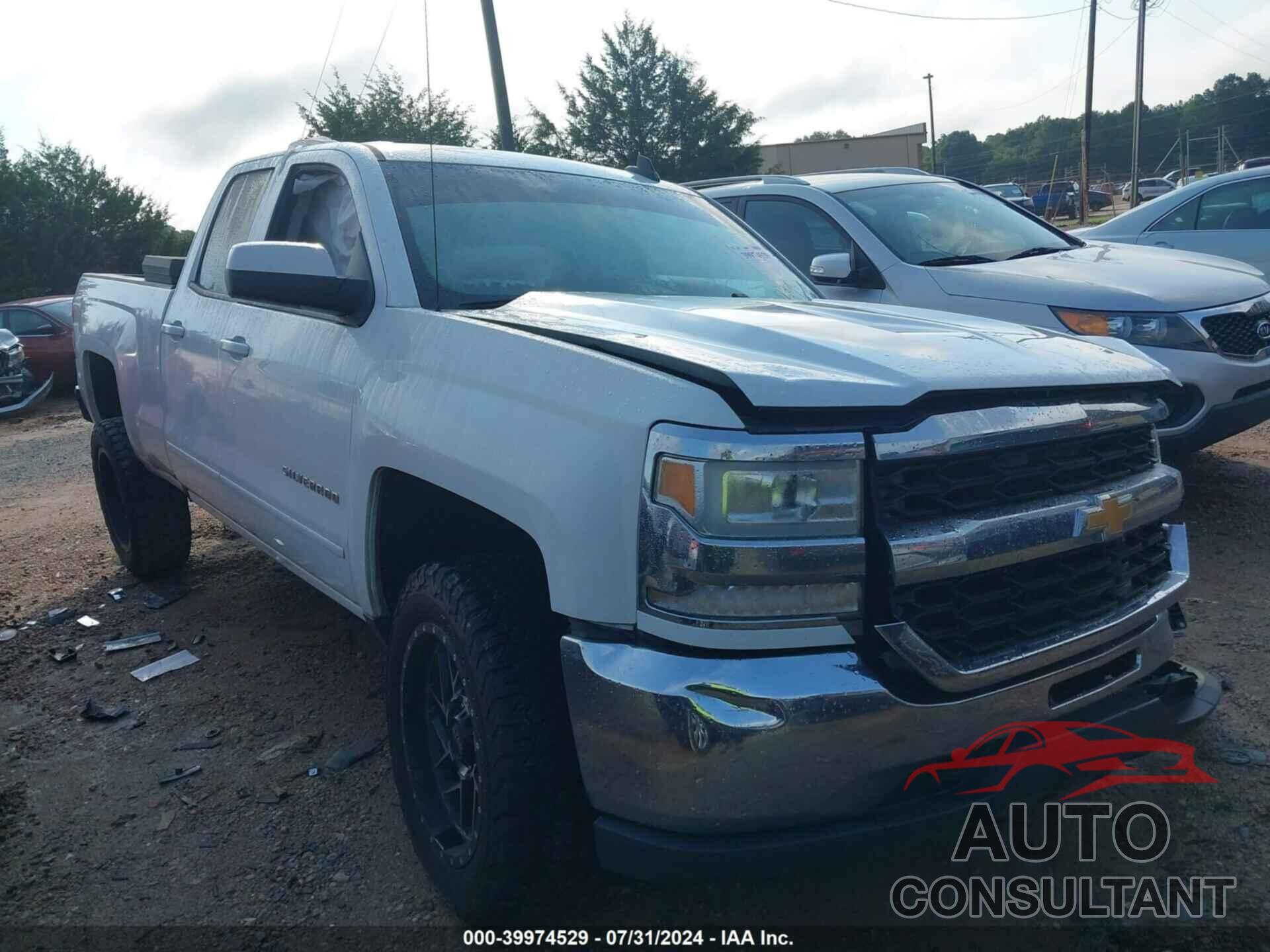 CHEVROLET SILVERADO 1500 2018 - 1GCVKREC3JZ134456